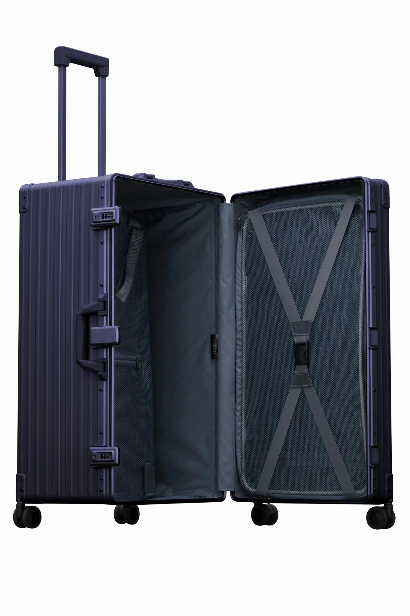 30" International Trunk Checked Aluminum Spinner