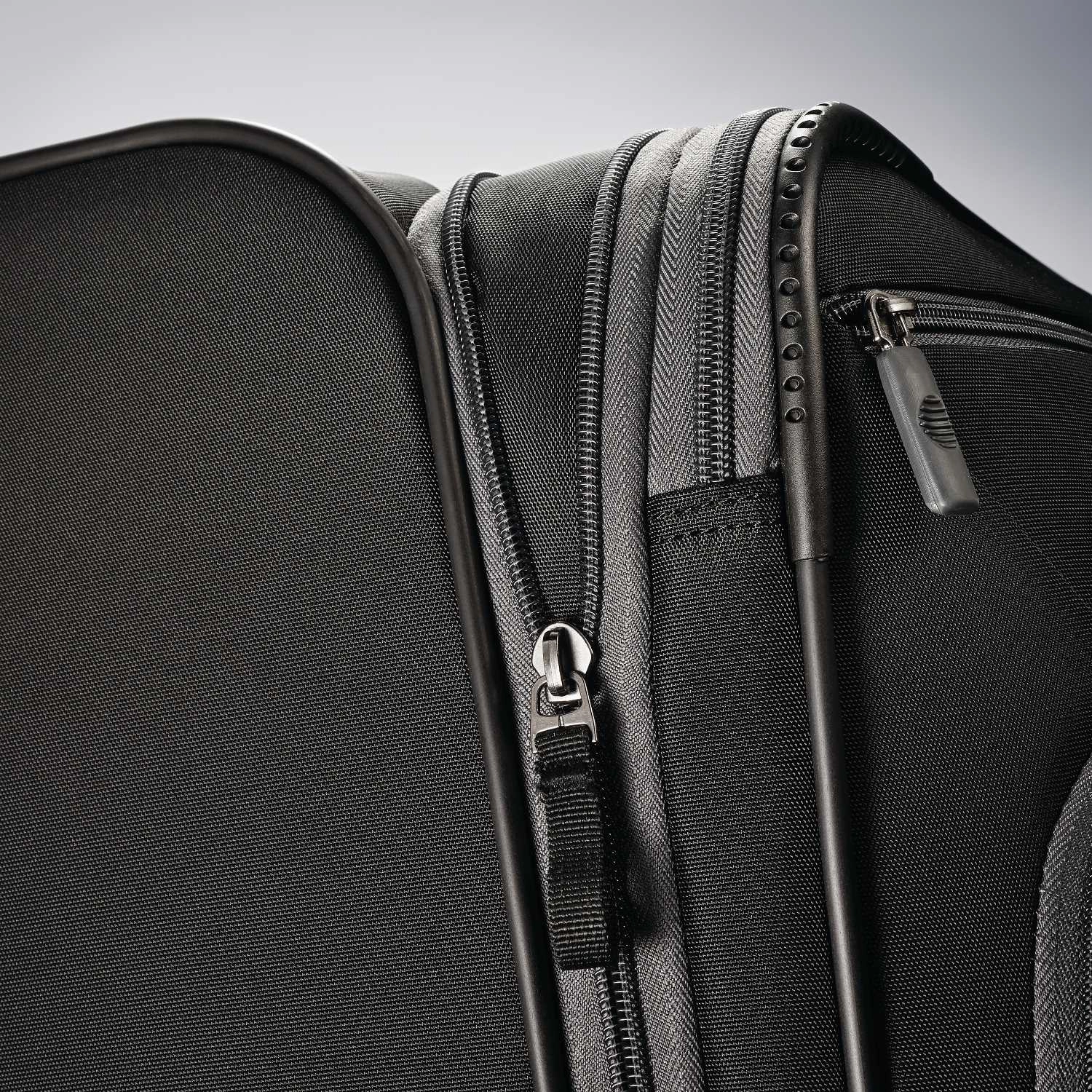 American Tourister 4 KIX 25" 4-Wheel Medium Luggage