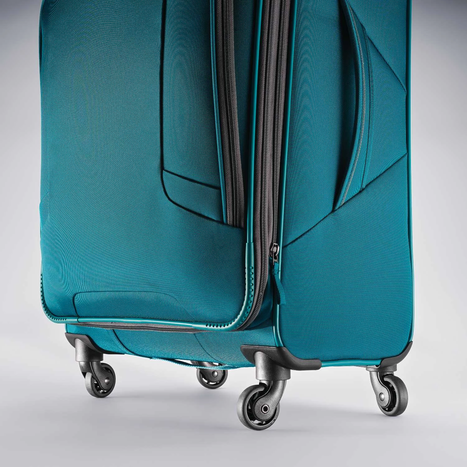American Tourister 4 KIX 25" 4-Wheel Medium Luggage