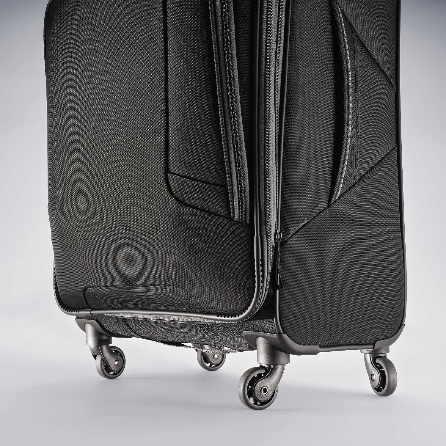 American Tourister 4 KIX 25" 4-Wheel Medium Luggage