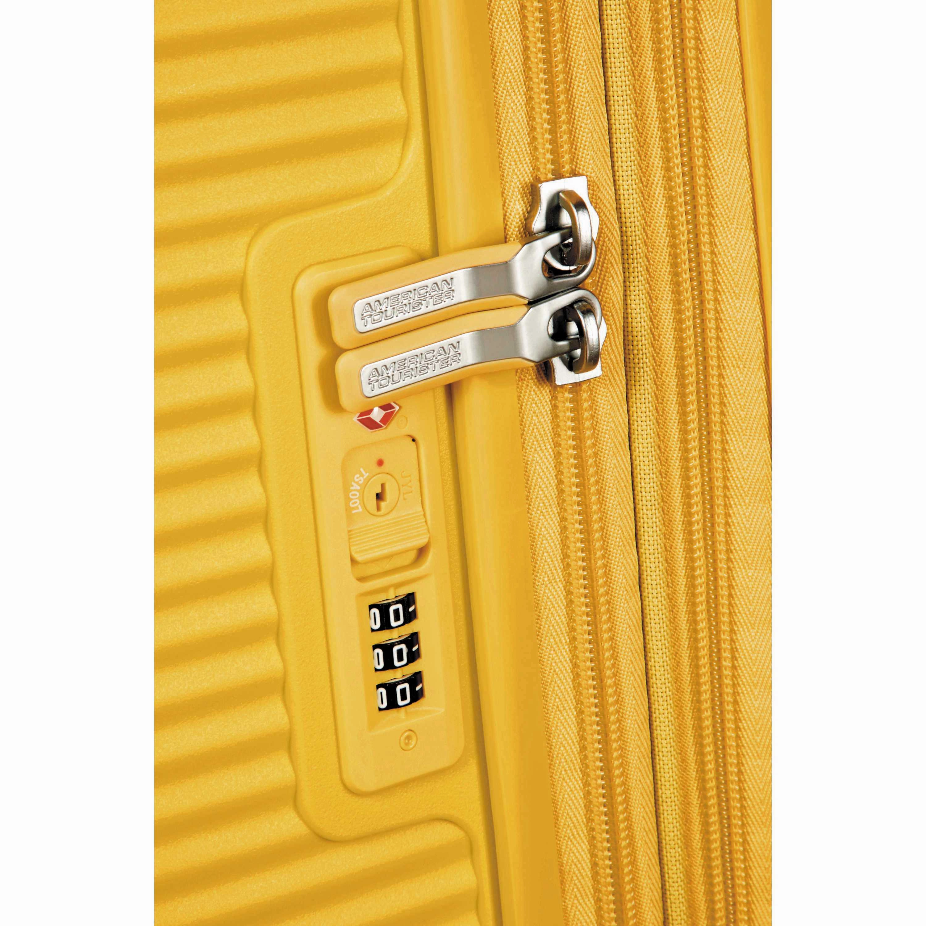 American Tourister Curio 25" 4-Wheel Medium Luggage