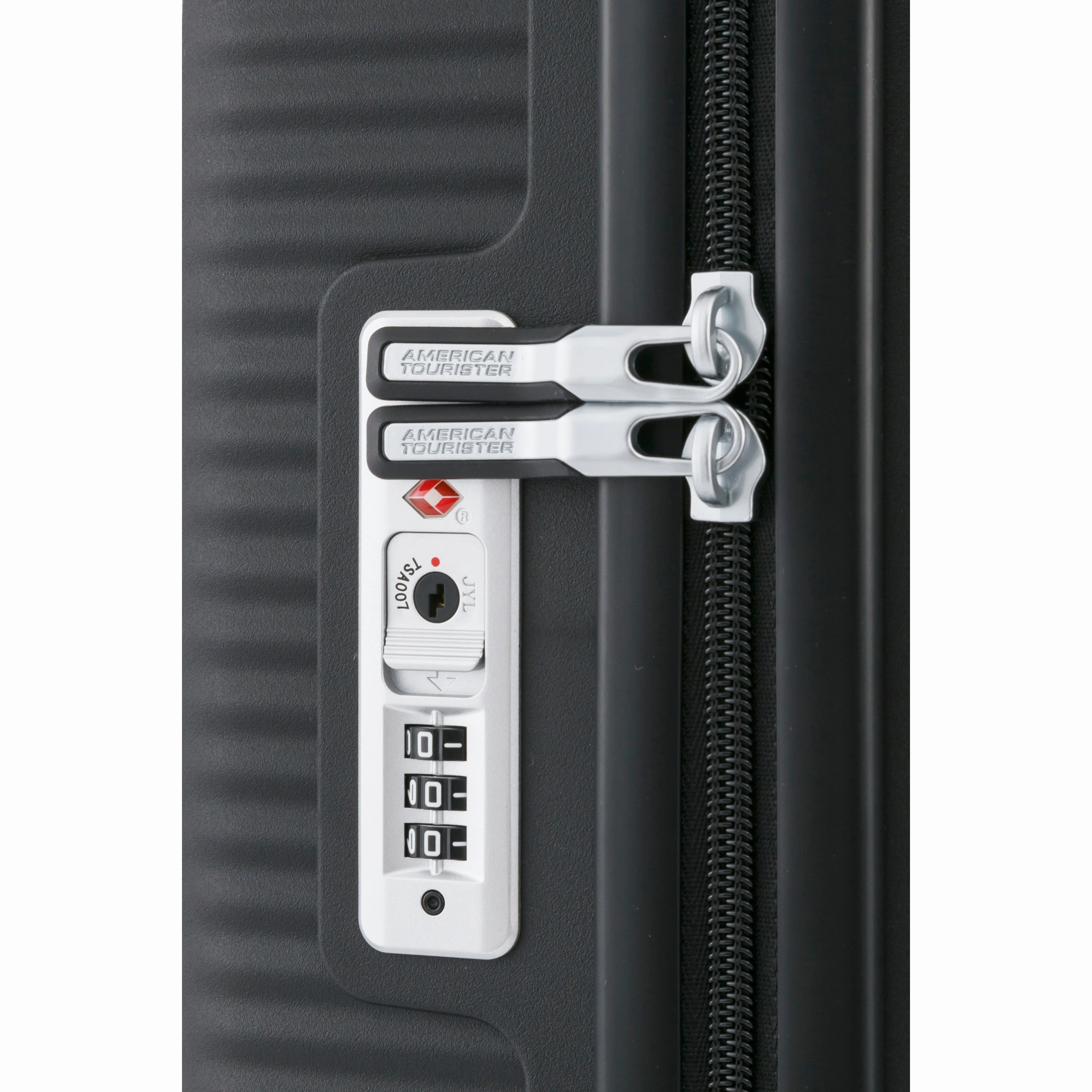 American Tourister Curio 25" 4-Wheel Medium Luggage