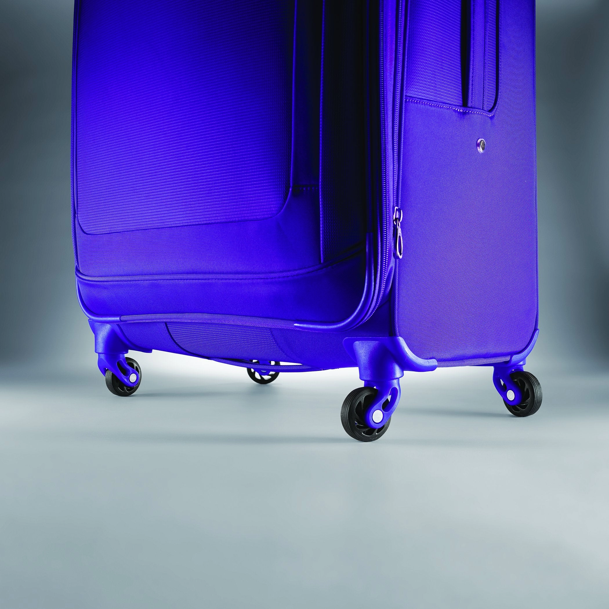 American Tourister Ilite Max 25" 4-Wheel Medium Luggage