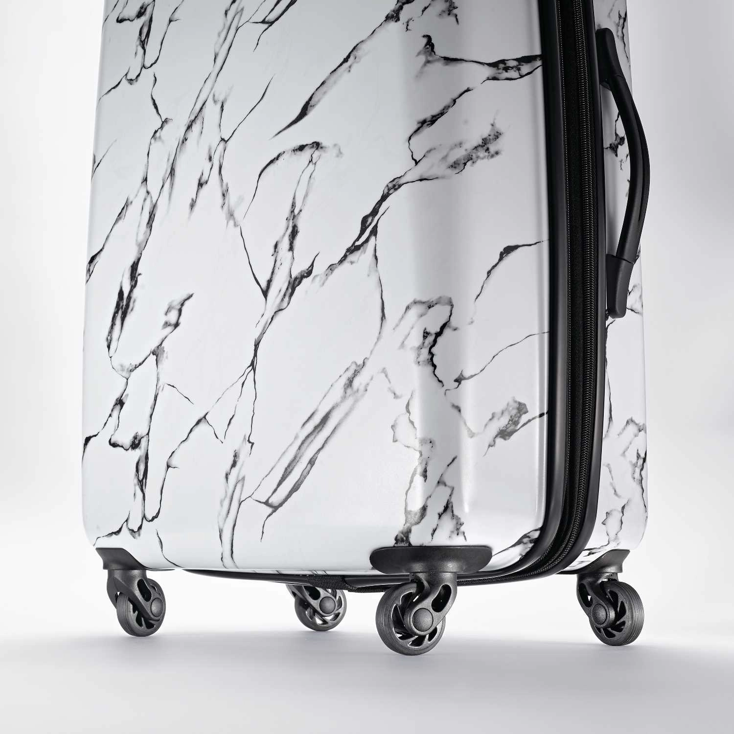 American Tourister Moonlight 21" Hardside Spinner