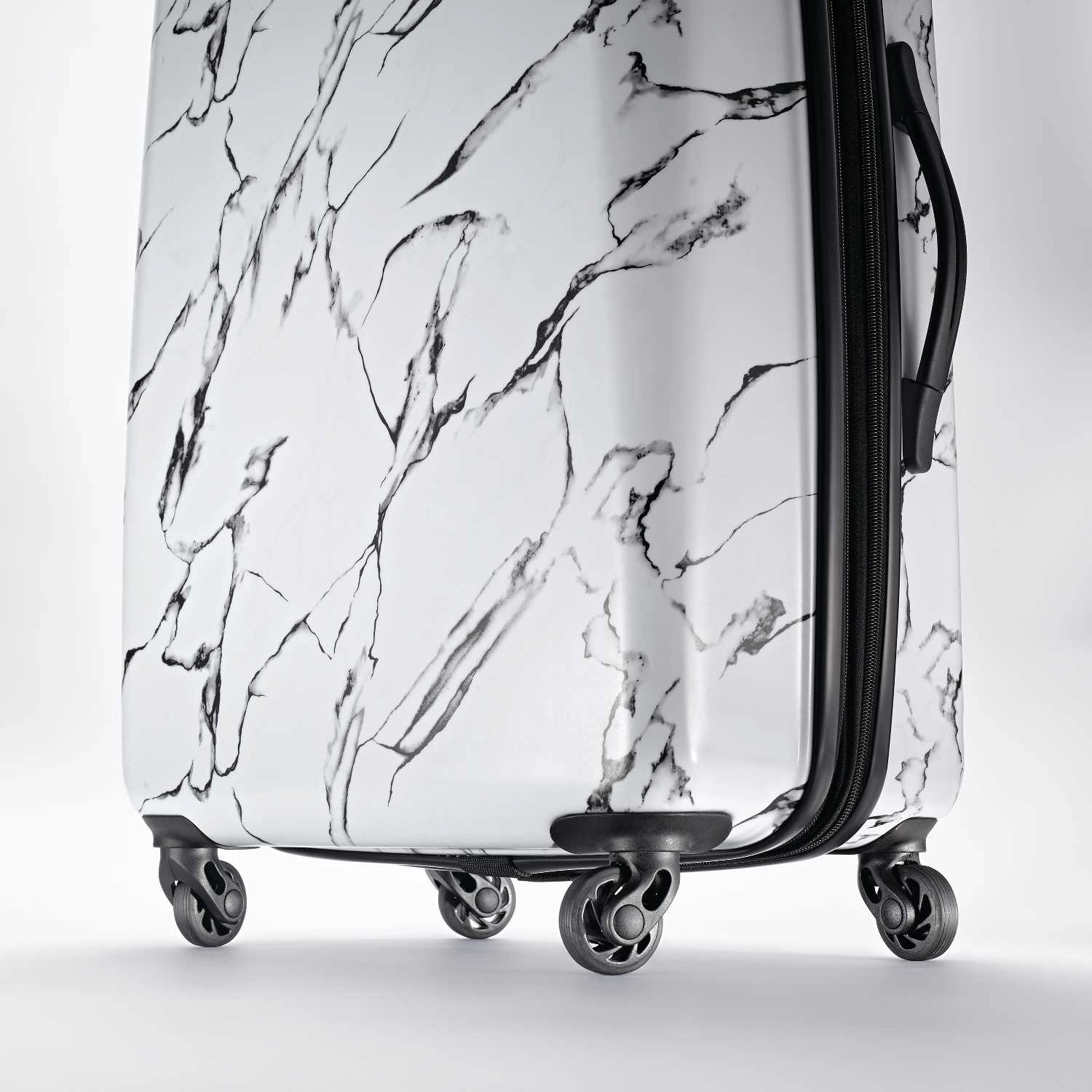 American Tourister Moonlight 21" Hardside Spinner