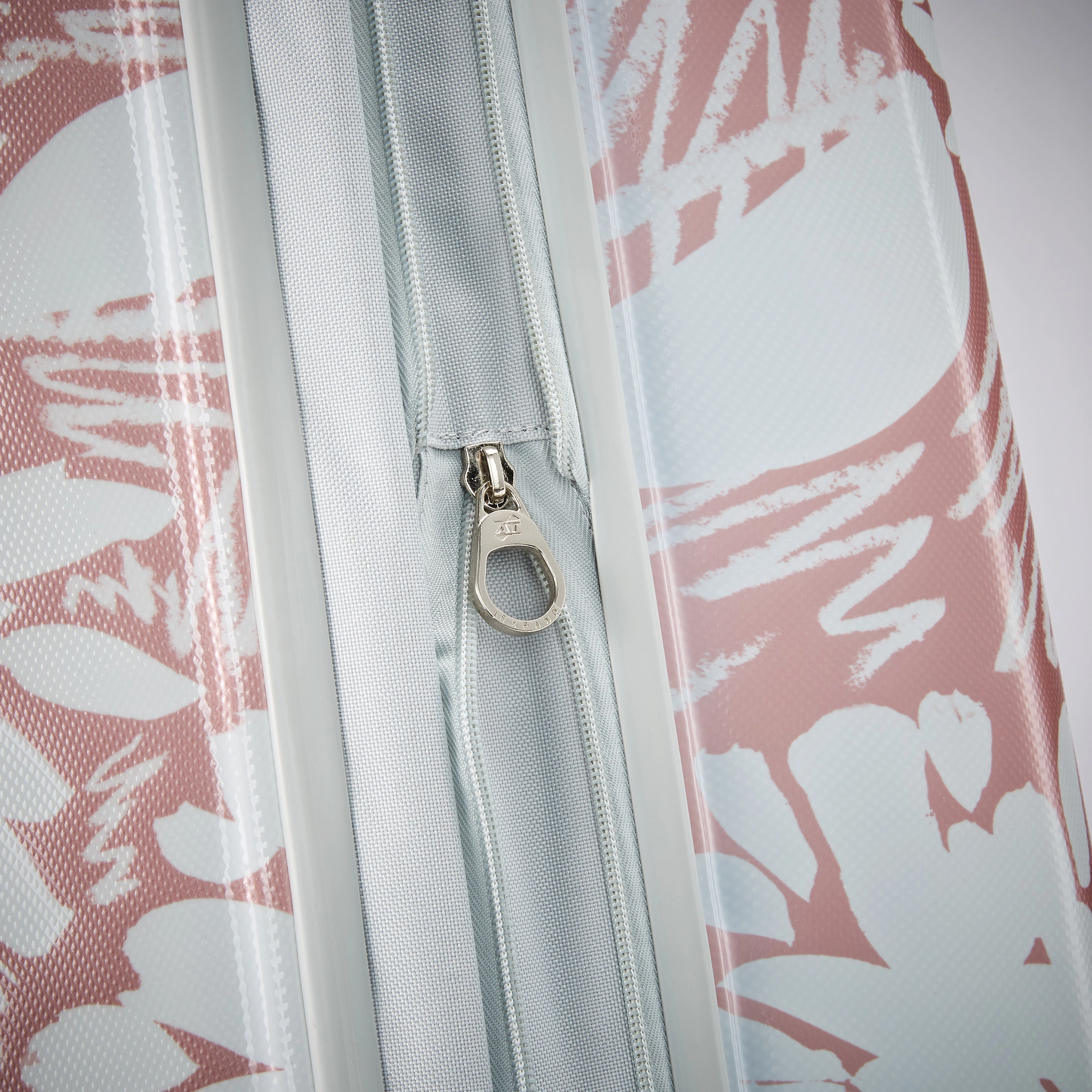American Tourister Moonlight 21" Hardside Spinner