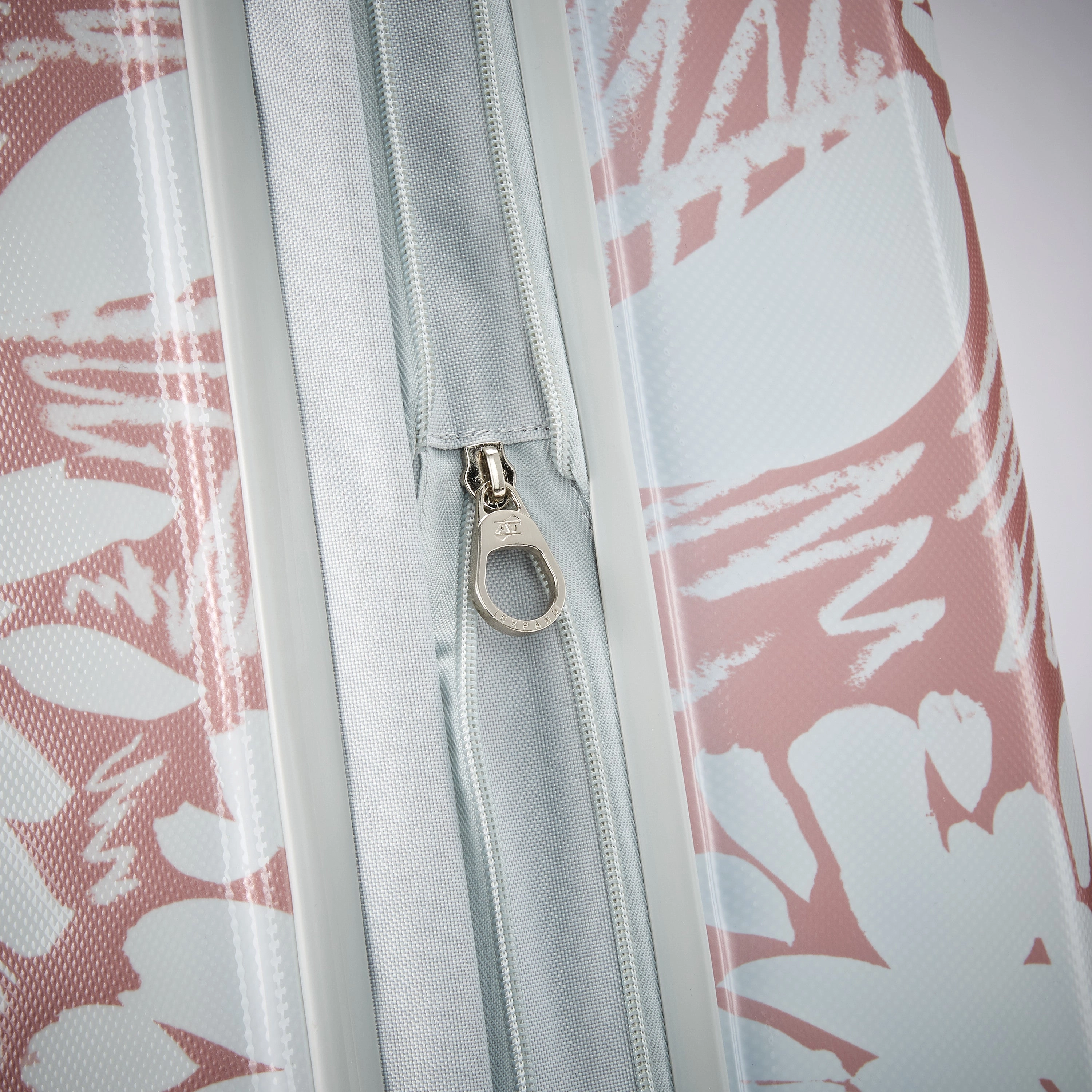American Tourister Moonlight 25" Hardside Spinner