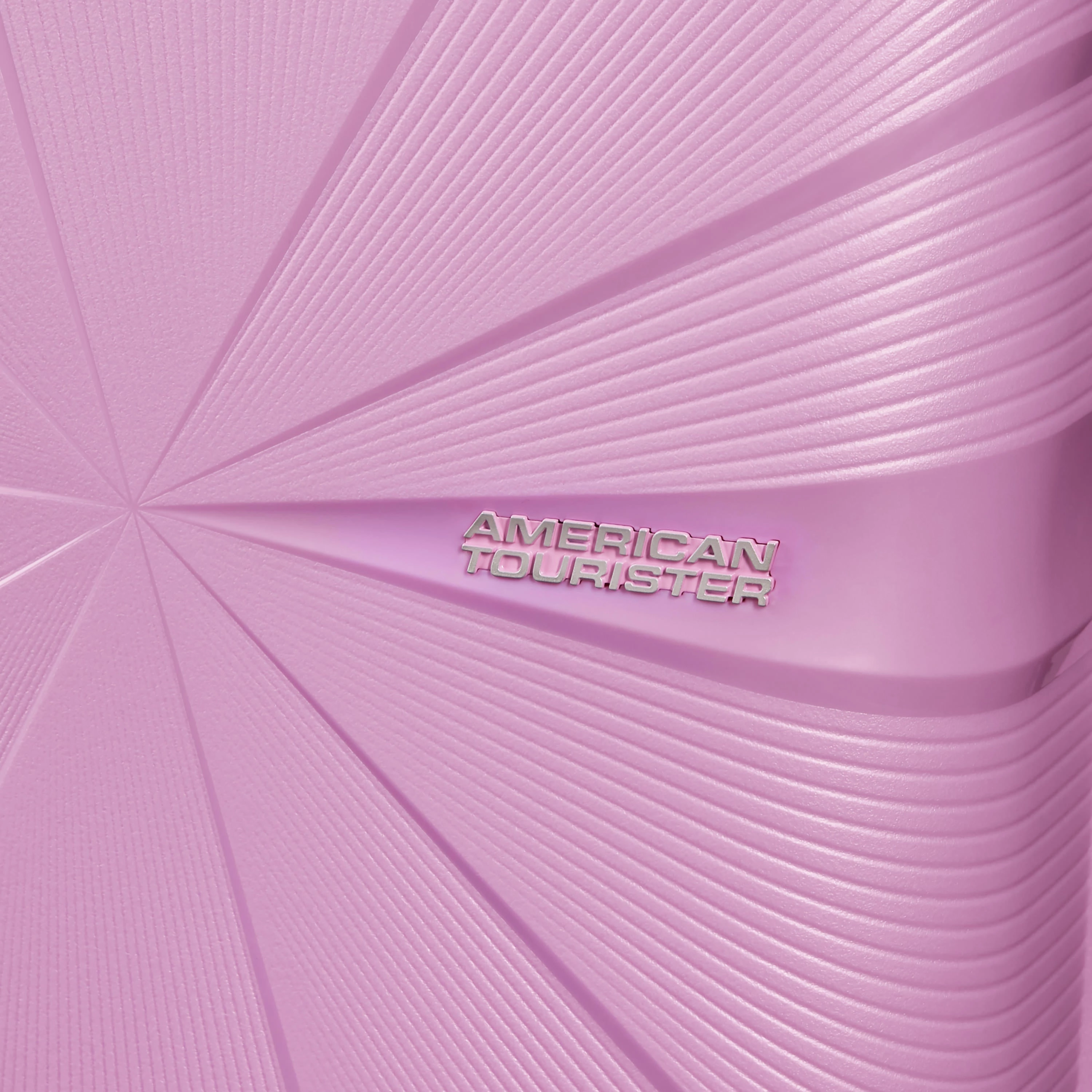 American Tourister StarVibe Spinner Medium Expandable Luggage