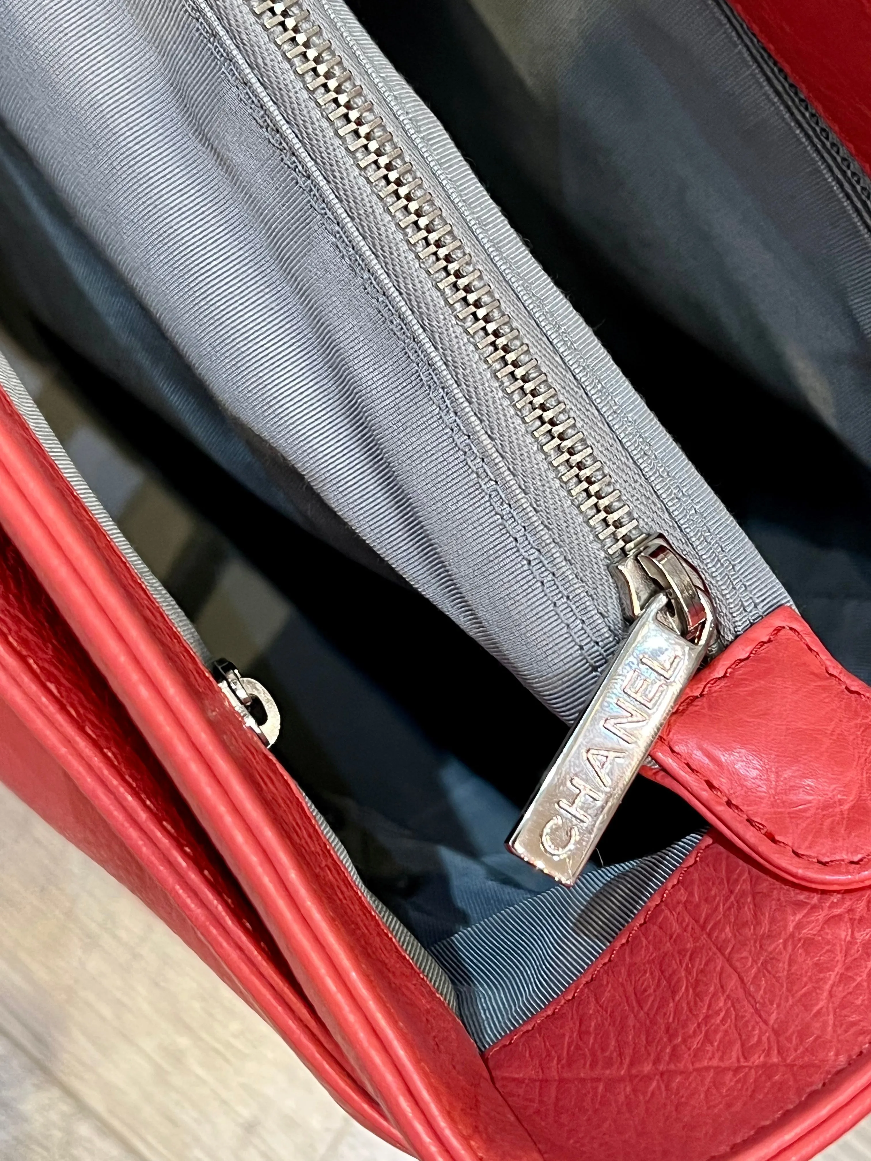 CHANEL PEBBLED LEATHER LARGE EXECUTIVE TOTE BAG WITH SHOULDER STRAP
