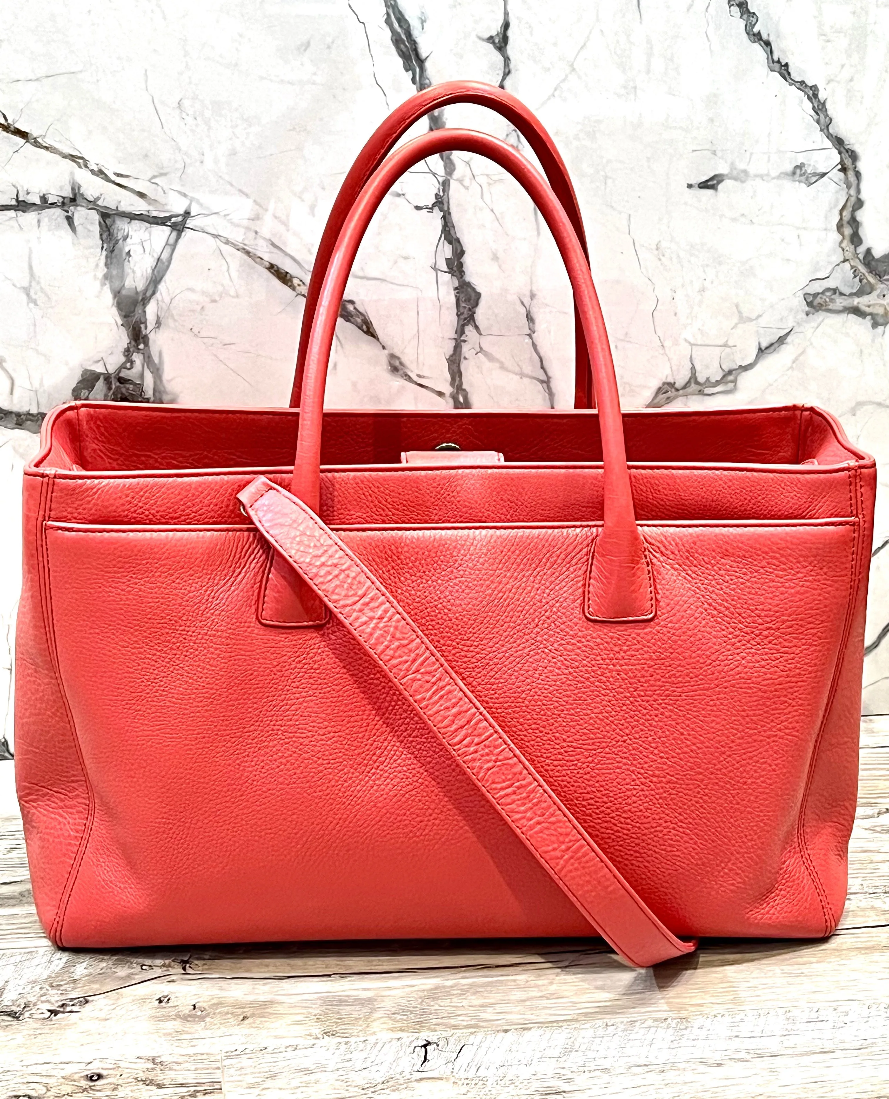 CHANEL PEBBLED LEATHER LARGE EXECUTIVE TOTE BAG WITH SHOULDER STRAP