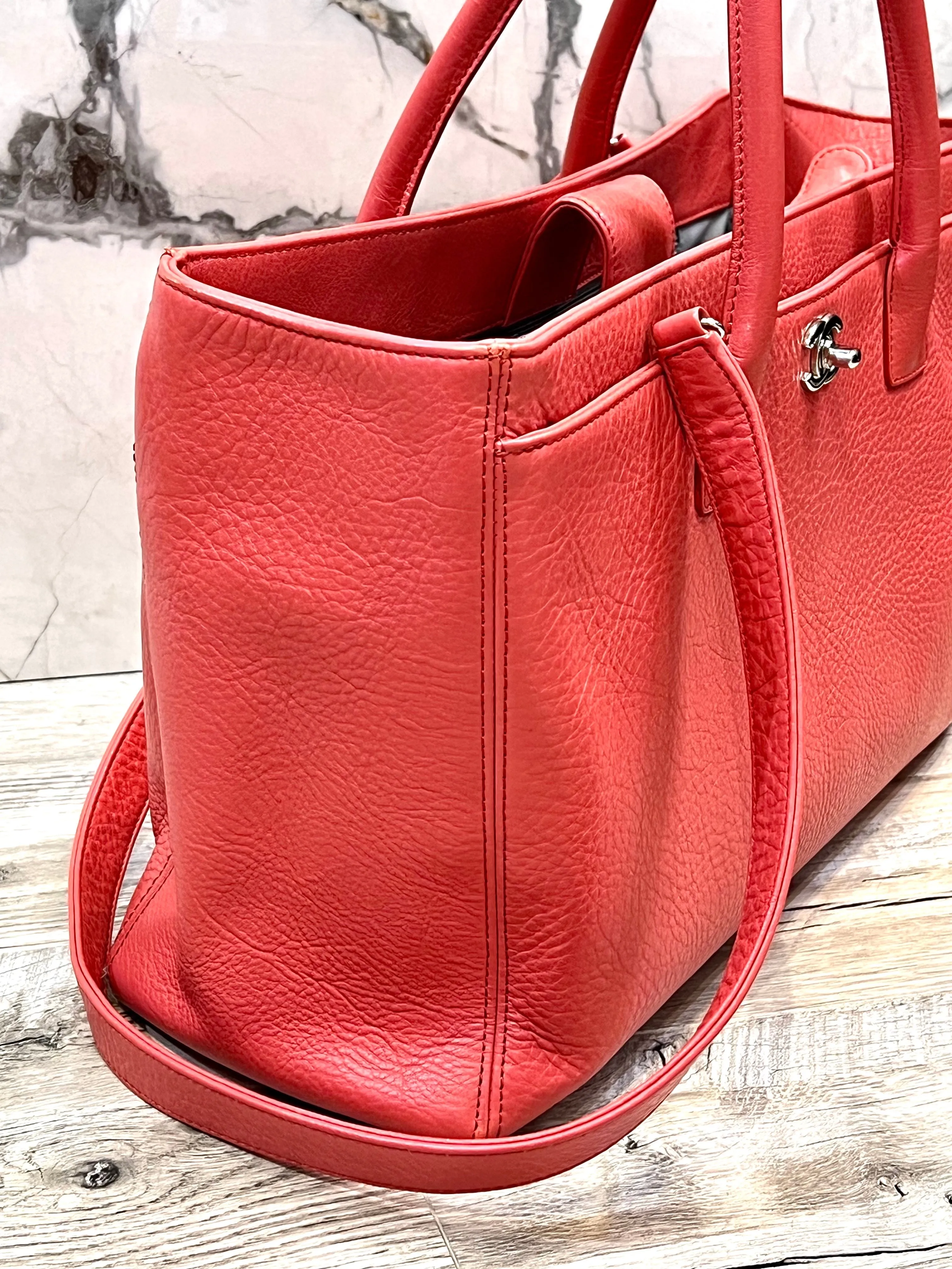CHANEL PEBBLED LEATHER LARGE EXECUTIVE TOTE BAG WITH SHOULDER STRAP