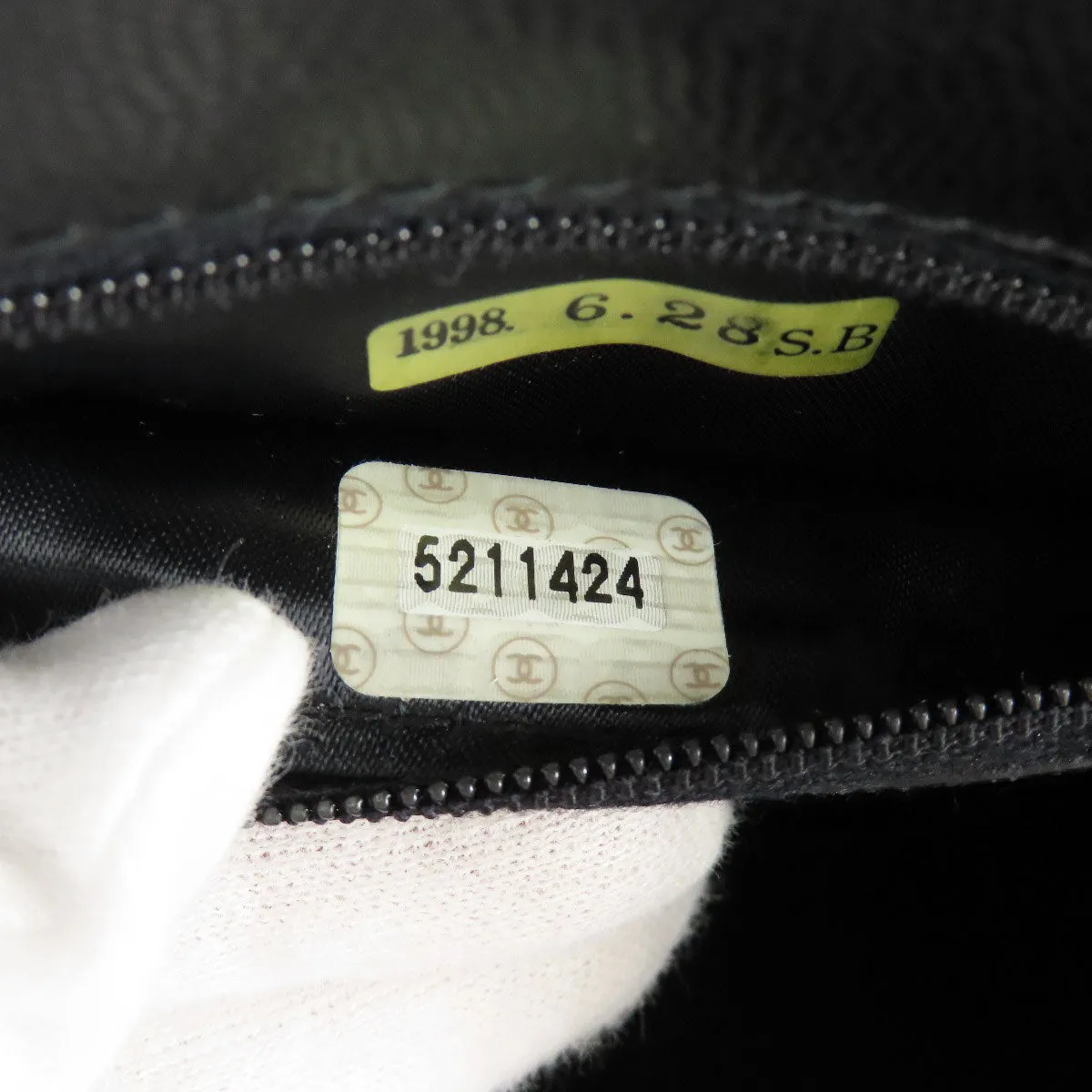 CHANEL Shoulder Bag Caviar skin black