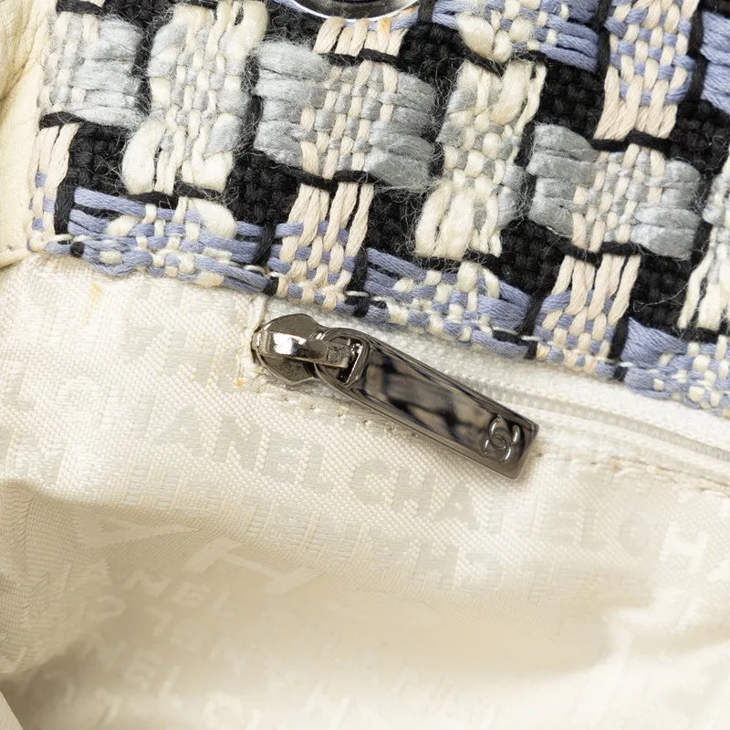 Chanel Tweed and Calfskin Single Flap Bag Leather Shoulder Bag in Good condition