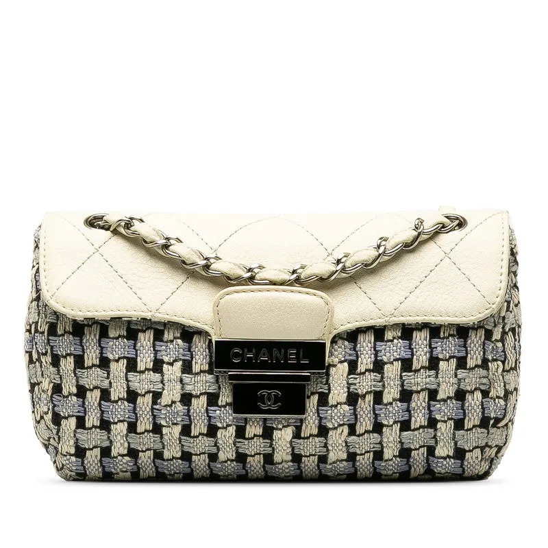 Chanel Tweed and Calfskin Single Flap Bag Leather Shoulder Bag in Good condition