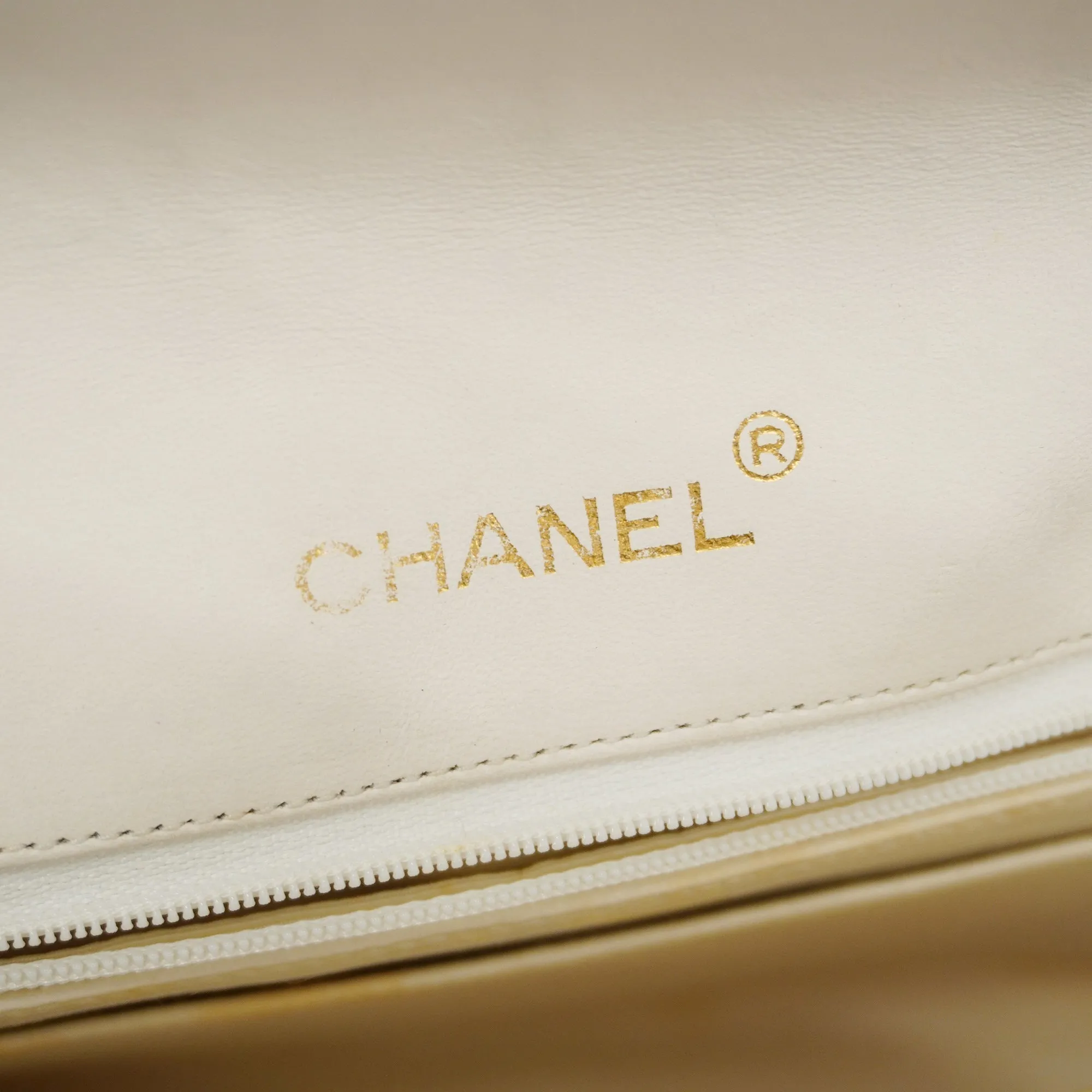 ChanelAuth  Matelasse Chain Shoulder Women's Leather Shoulder Bag White