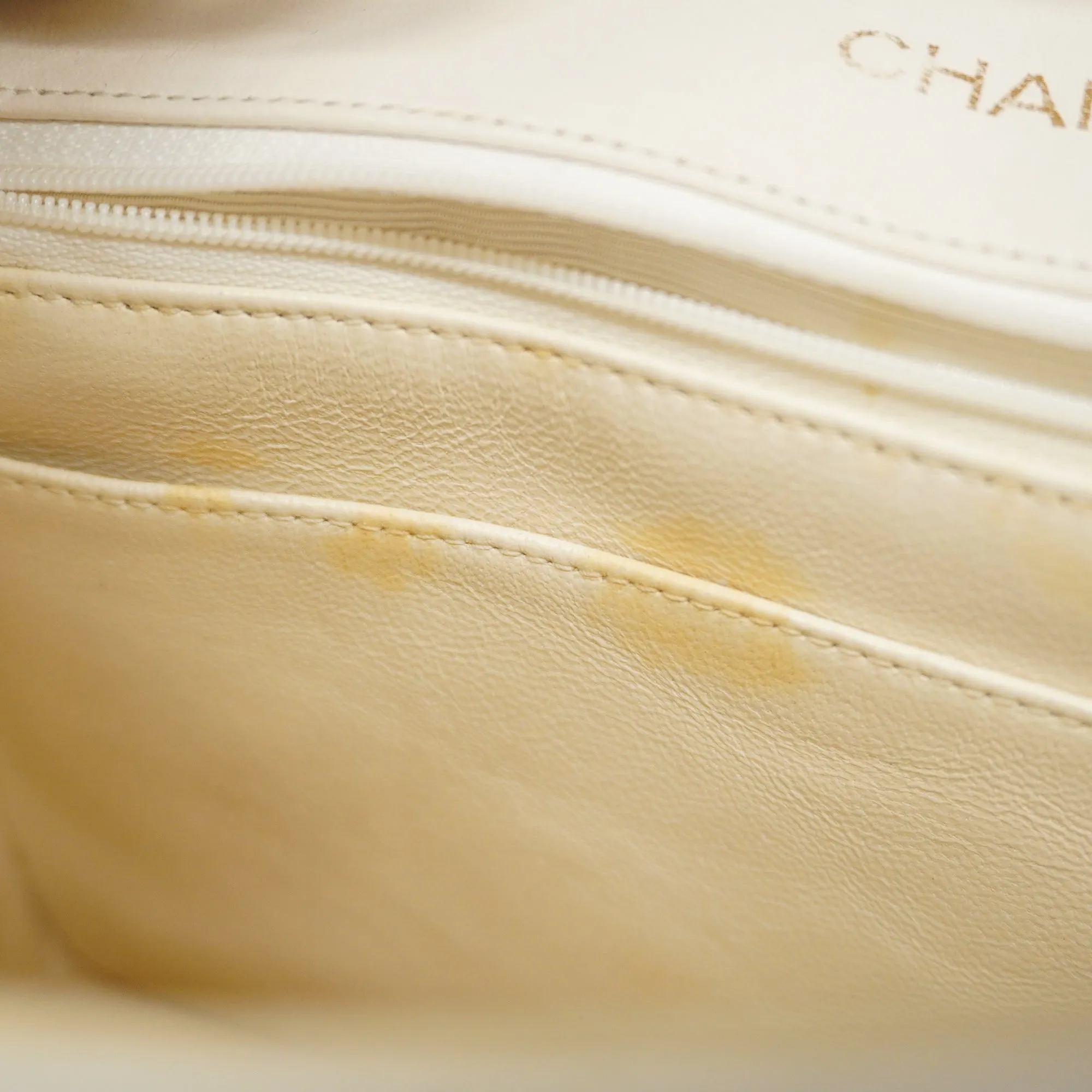ChanelAuth  Matelasse Chain Shoulder Women's Leather Shoulder Bag White