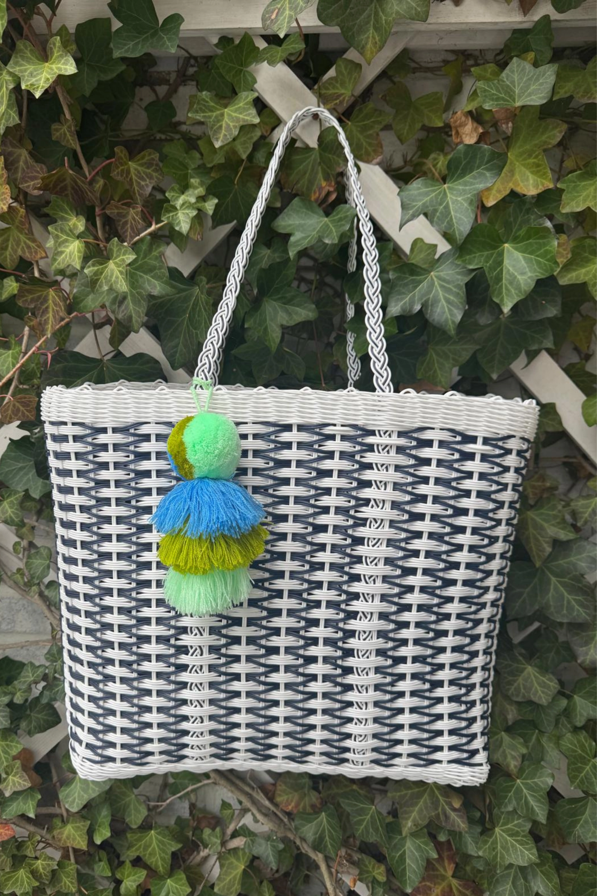 Coastal Weave Capsule In Navy Citron Tote