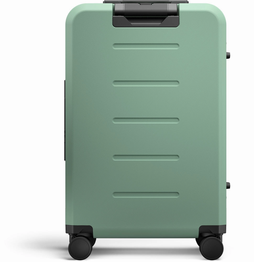 D_b_ Ramverk Medium Check In Lightweight Spinner Luggage