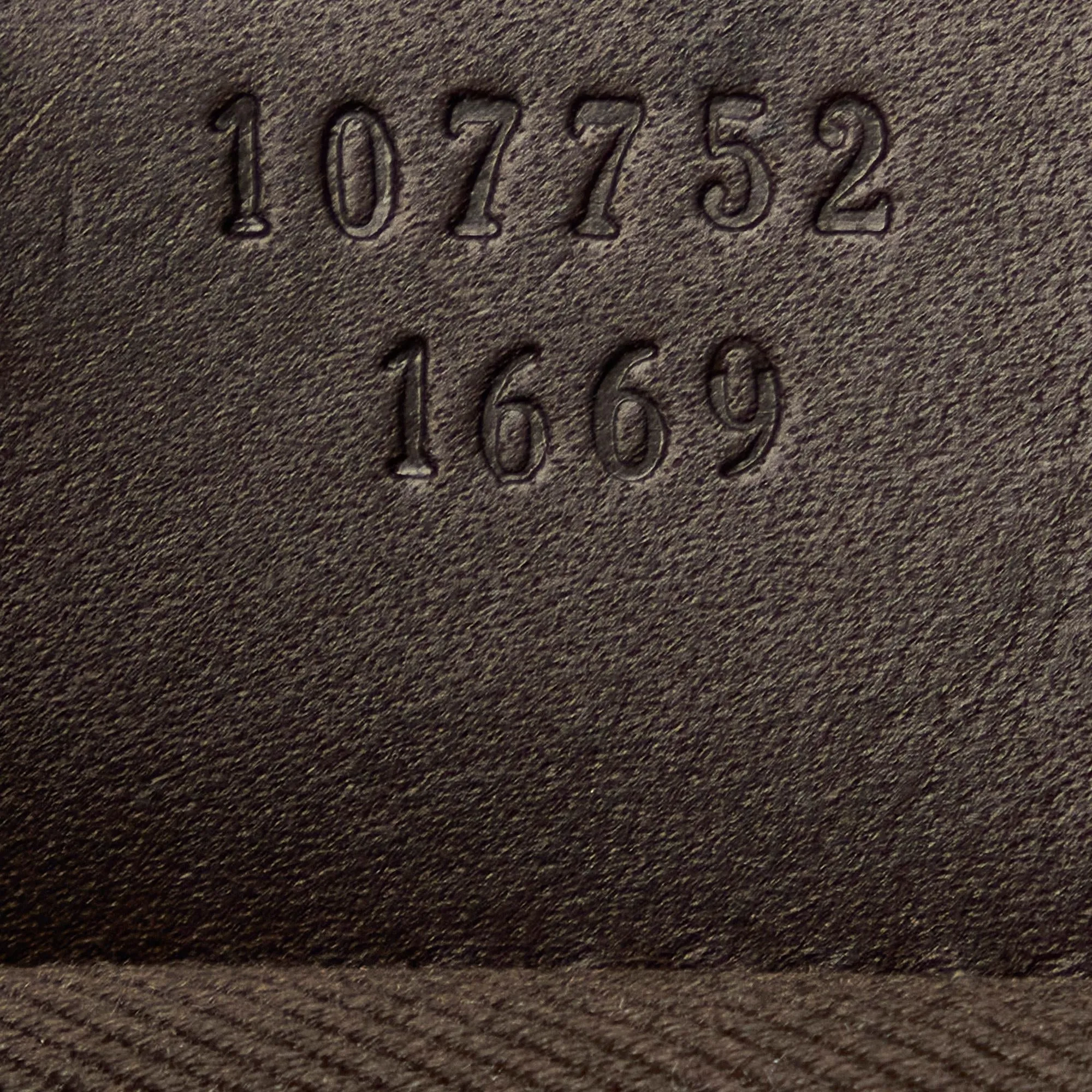 Gucci GG Canvas Shoulder Bag (SHG-BI7pTR)