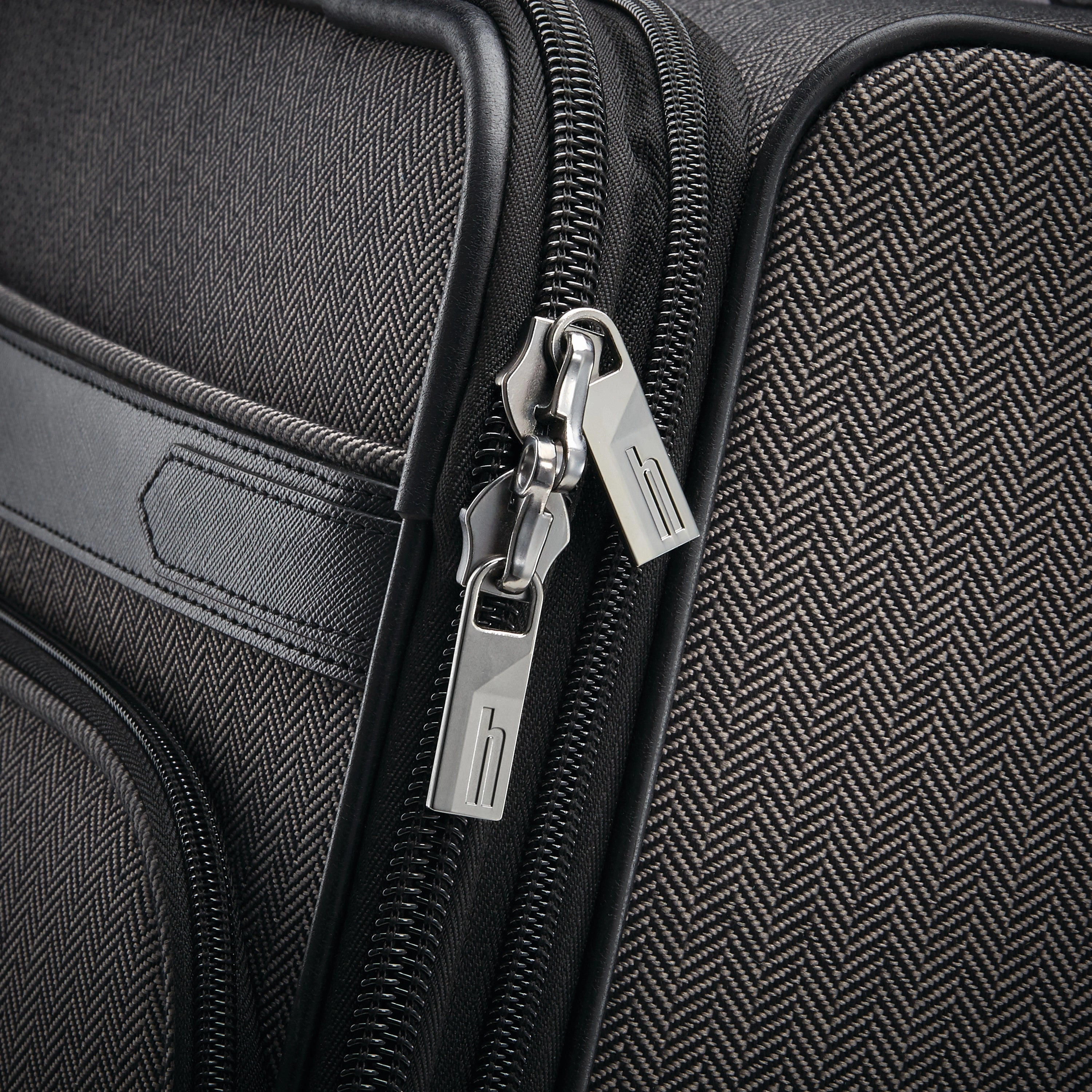 Hartmann Herringbone Deluxe 29" 4-Wheel Large Luggage