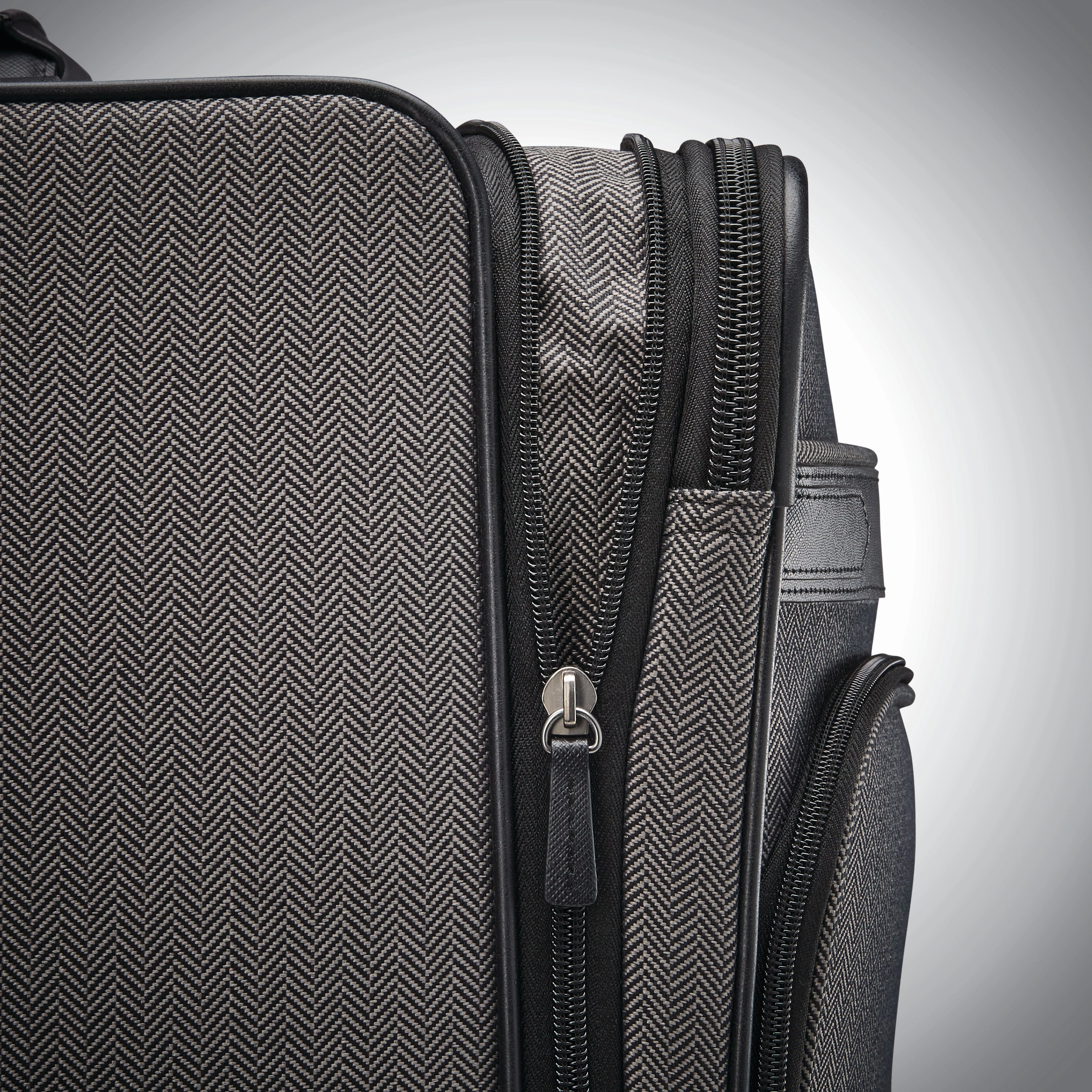 Hartmann Herringbone Deluxe 29" 4-Wheel Large Luggage