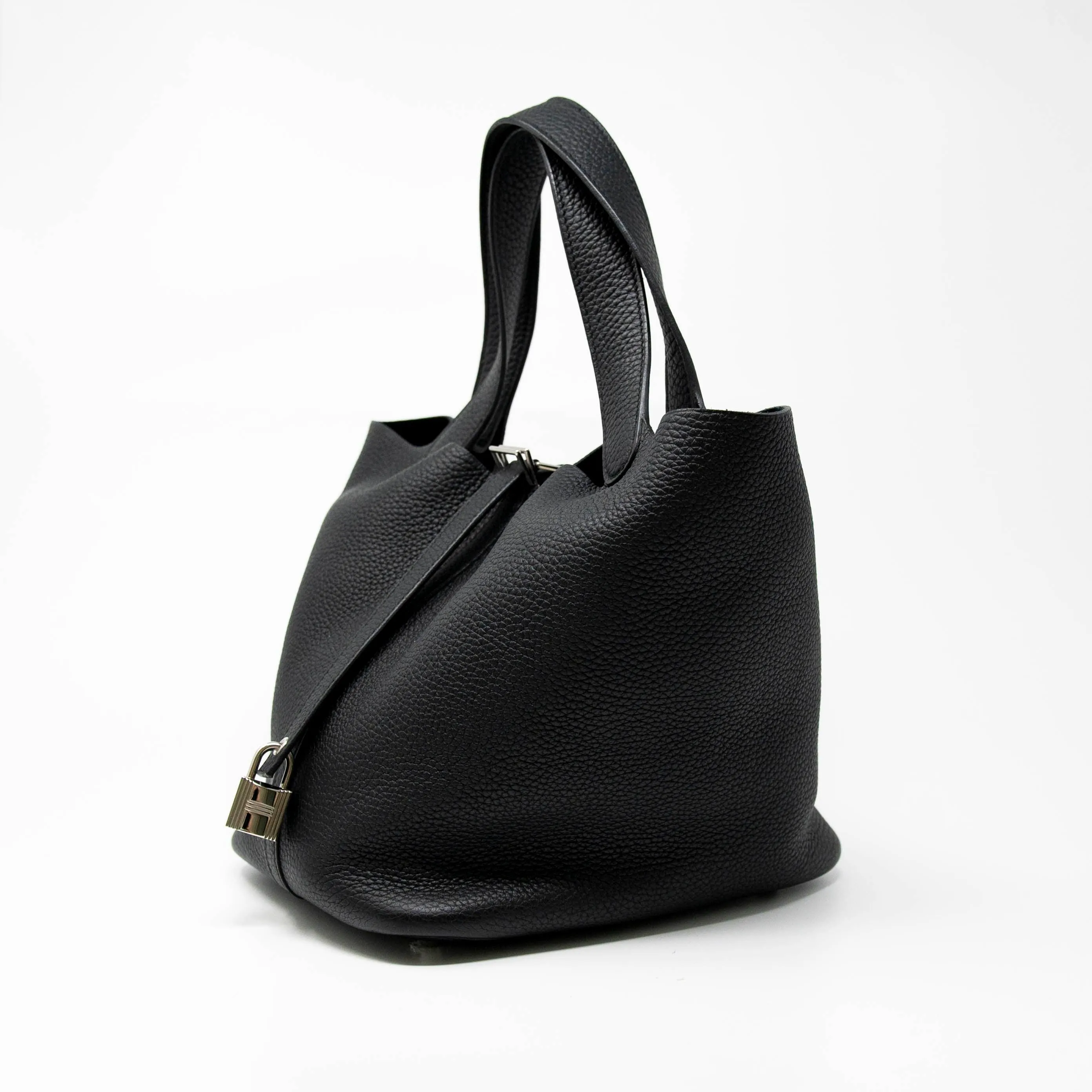 Hermes Noir Clemence Picotin 22