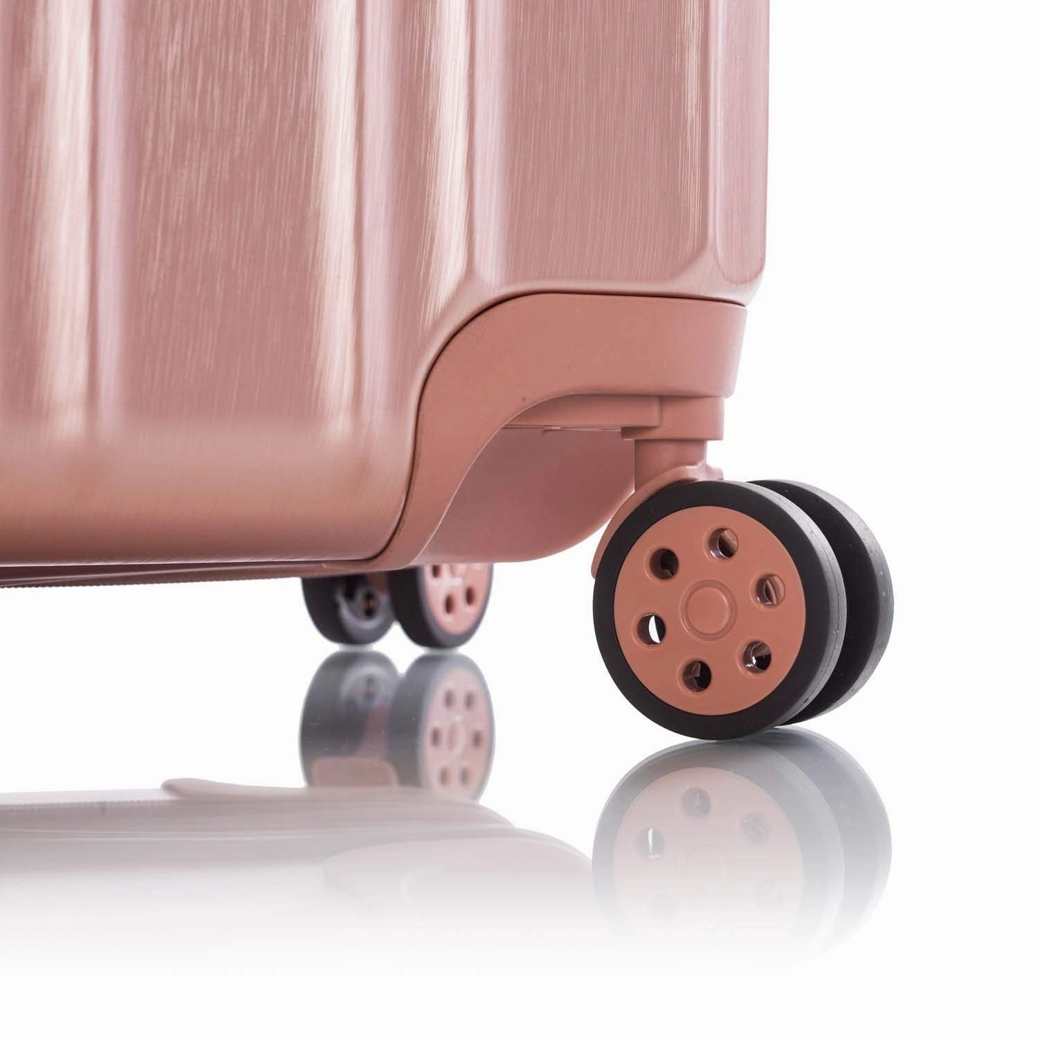 Heys America DuoTrak 26" 4-Wheel Medium Luggage