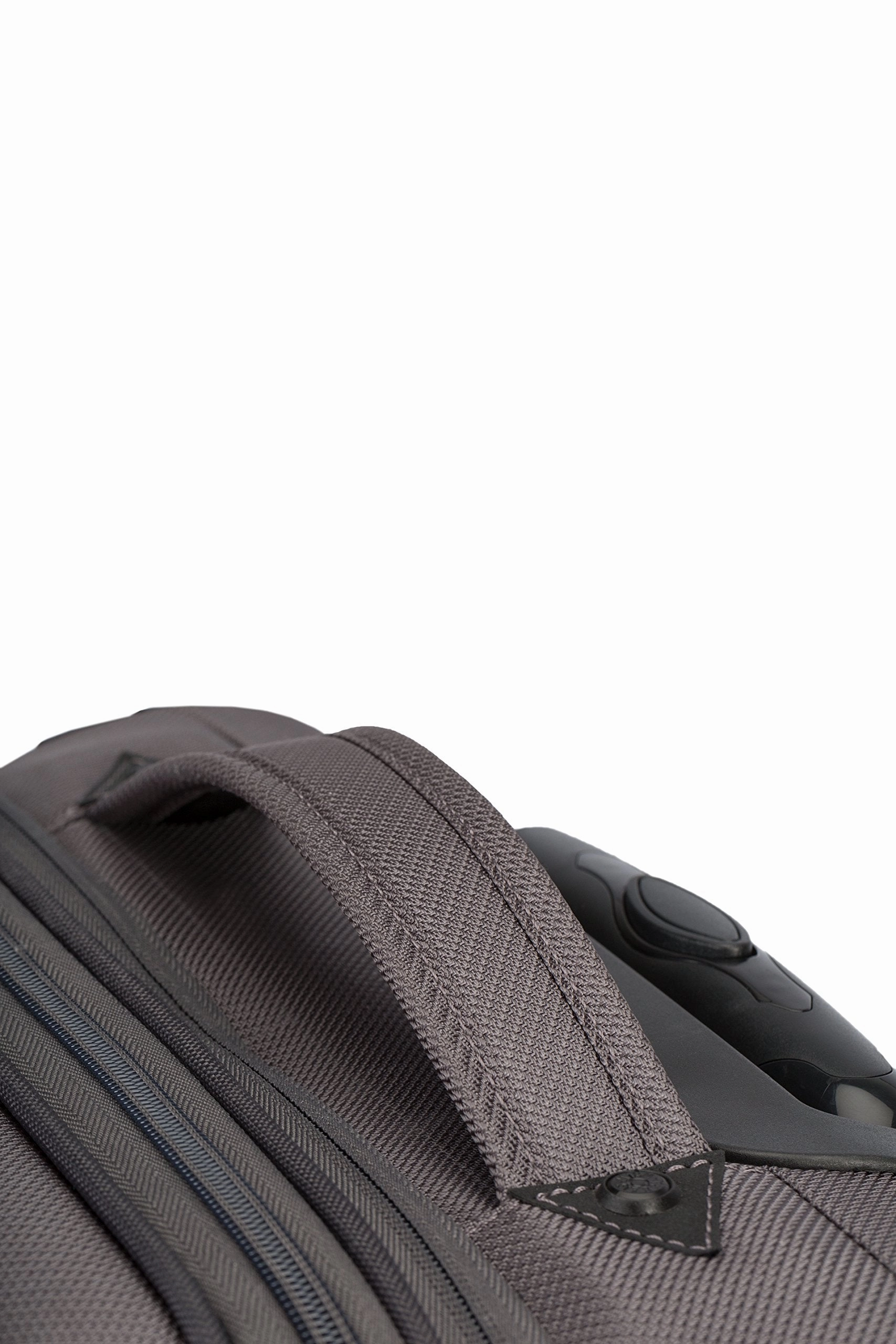 High Sierra Evanston 21" 2-Wheel Carry-On Luggage