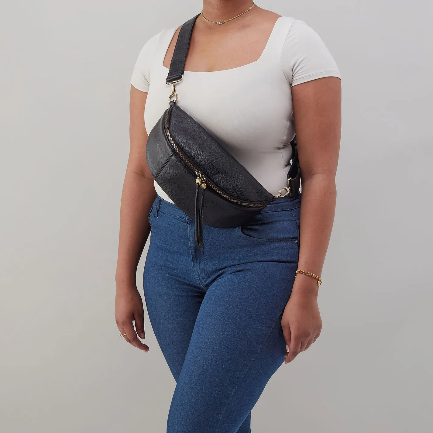 Hunter Medium Belt Bag In Pebbled Leather - Black