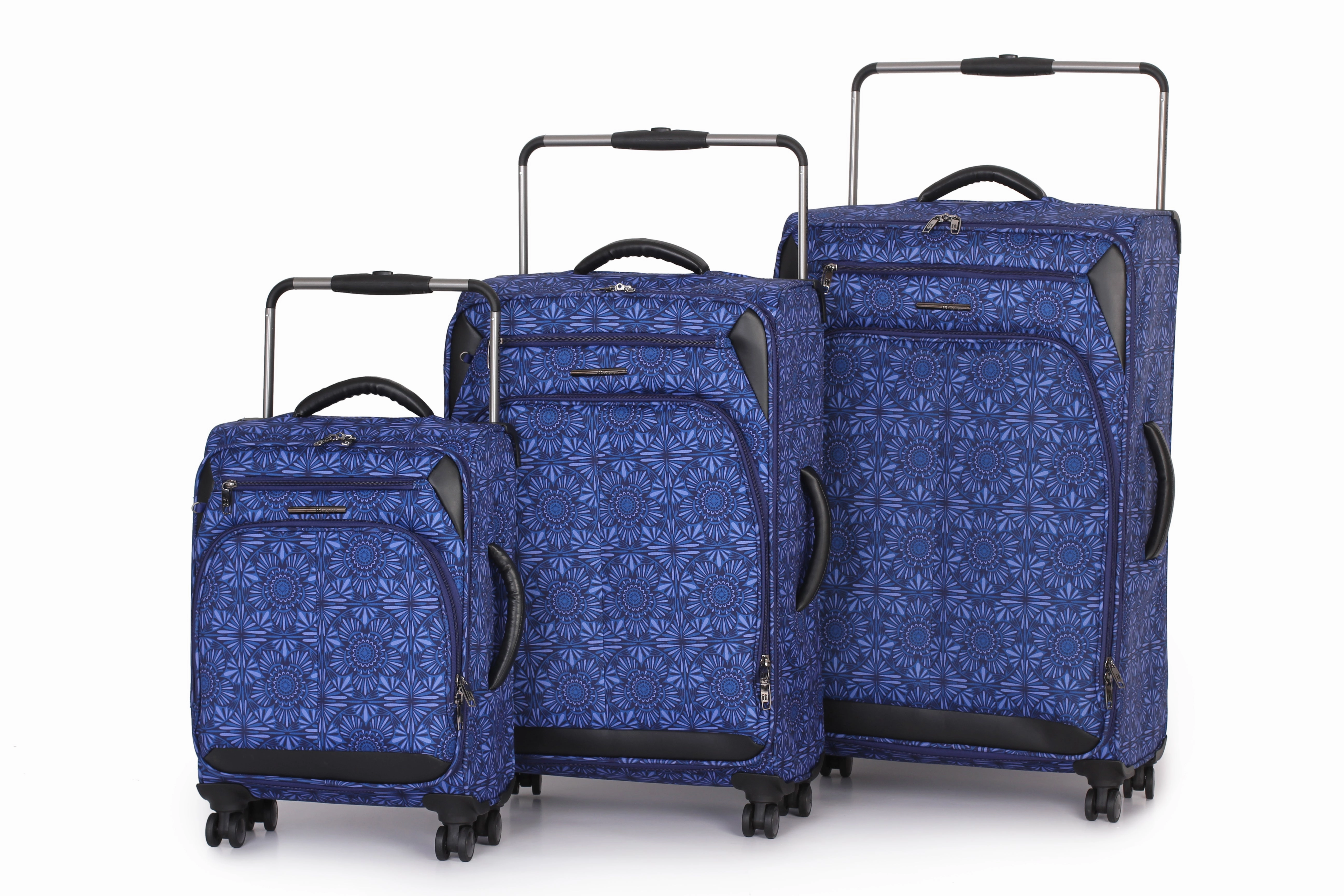 IT Luggage World's Lightest 28" 2-Wheel Medium Luggage