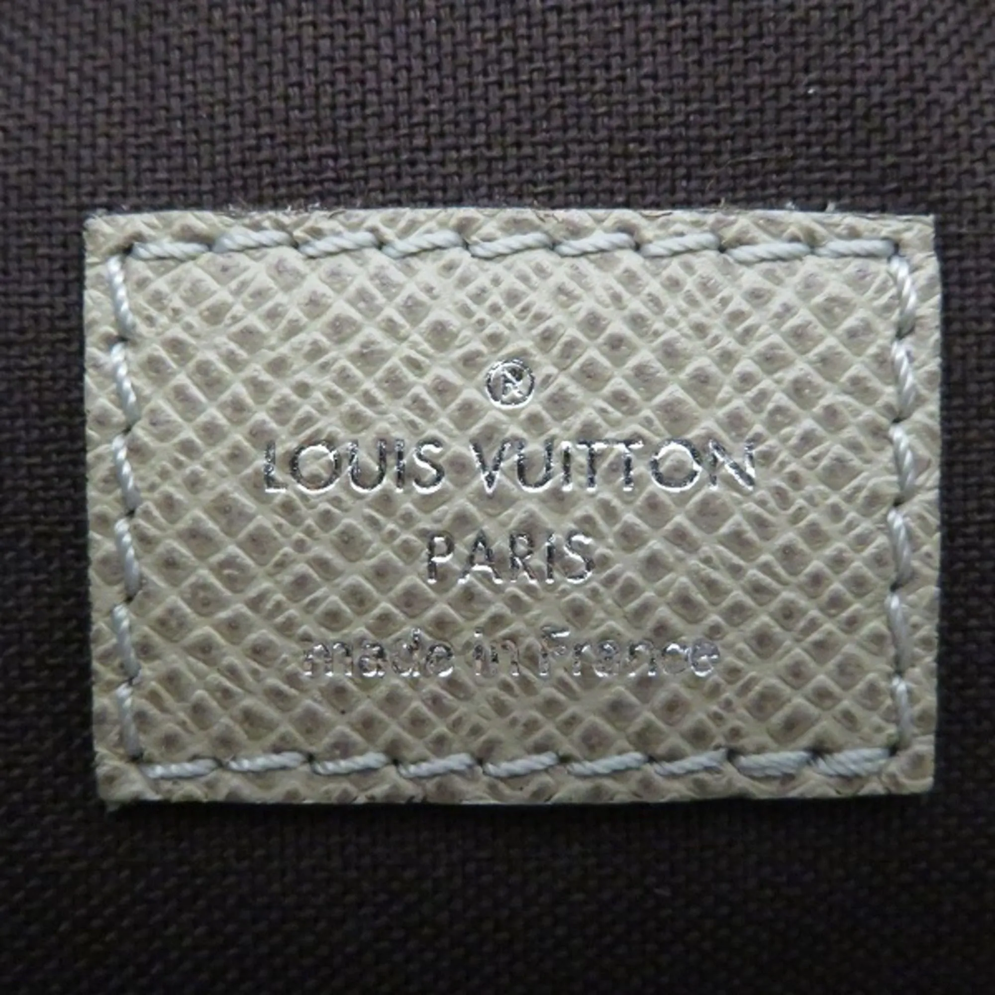 Louis Vuitton Taiga  Taiga Leather Shoulder Bag