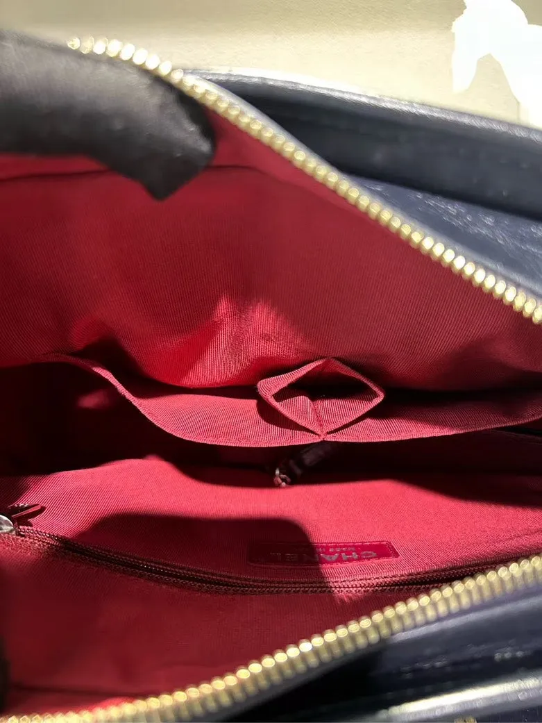 Pre-loved CHANEL Gabrielle Black Leather Shoulder Bag