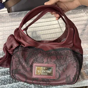 Pre-loved Valentino Garavani Lace Shoulder Bag in Burgundy