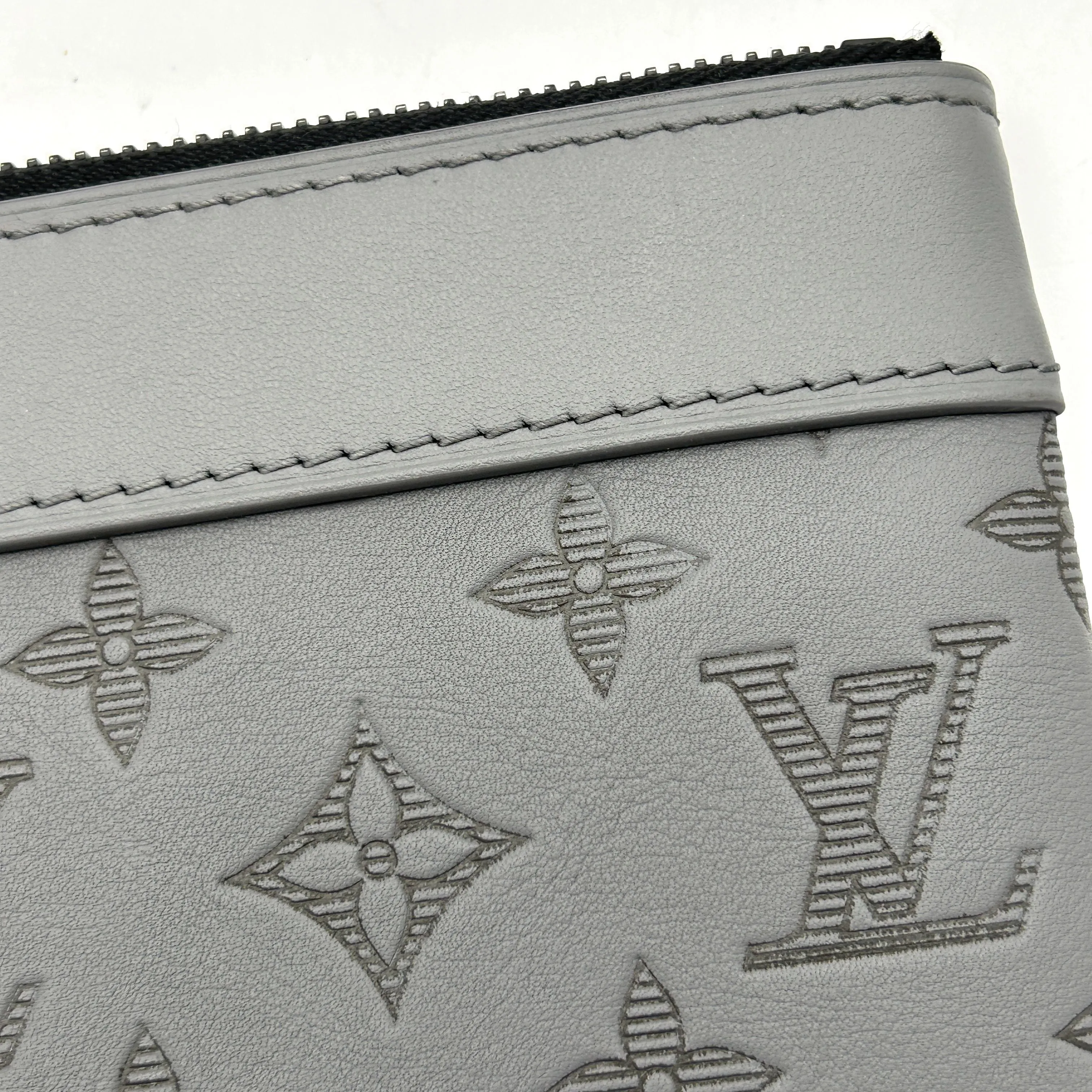 Pre-Owned LOUIS VUITTON Leather Shoulder Bag ITUF6KRM9A4G