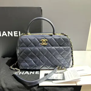 Preloved Chanel Quilted Navy Shoulder Bag with Gold Hardware