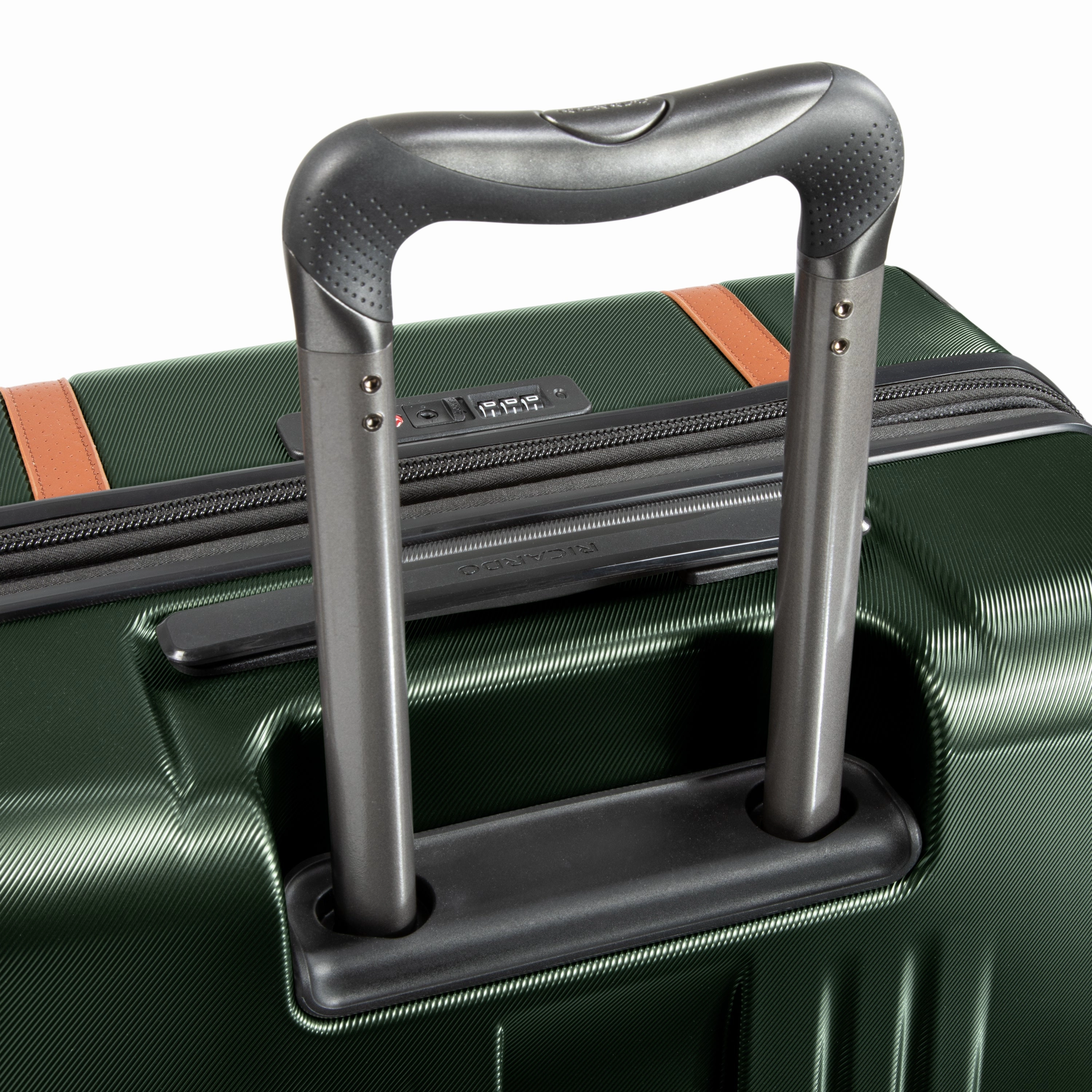 Ricardo Beverly Hills Montecito 2.0 Hardside Large Check-In Expandable Spinner Luggage