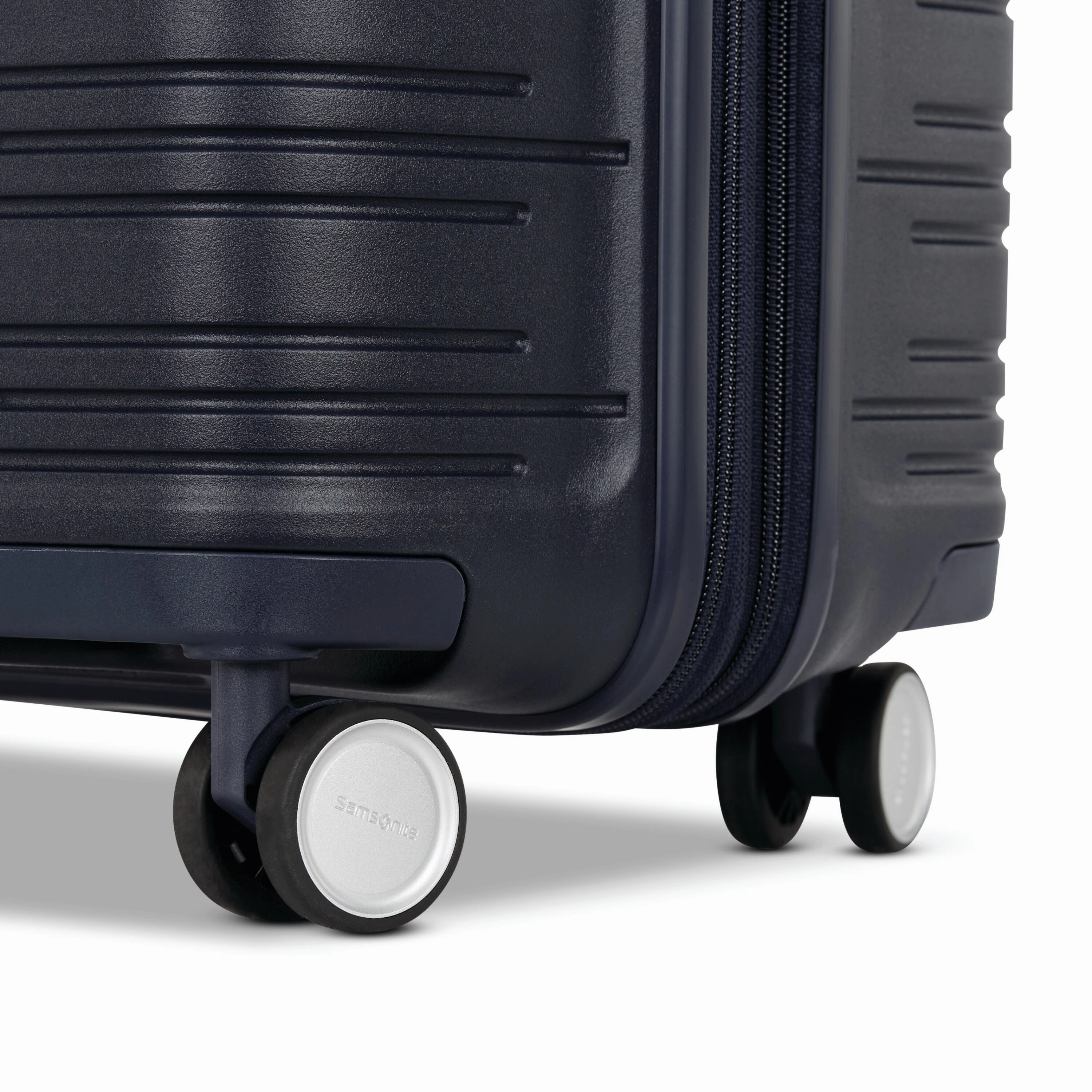 Samsonite Elevation? Plus Medium Glider Spinner