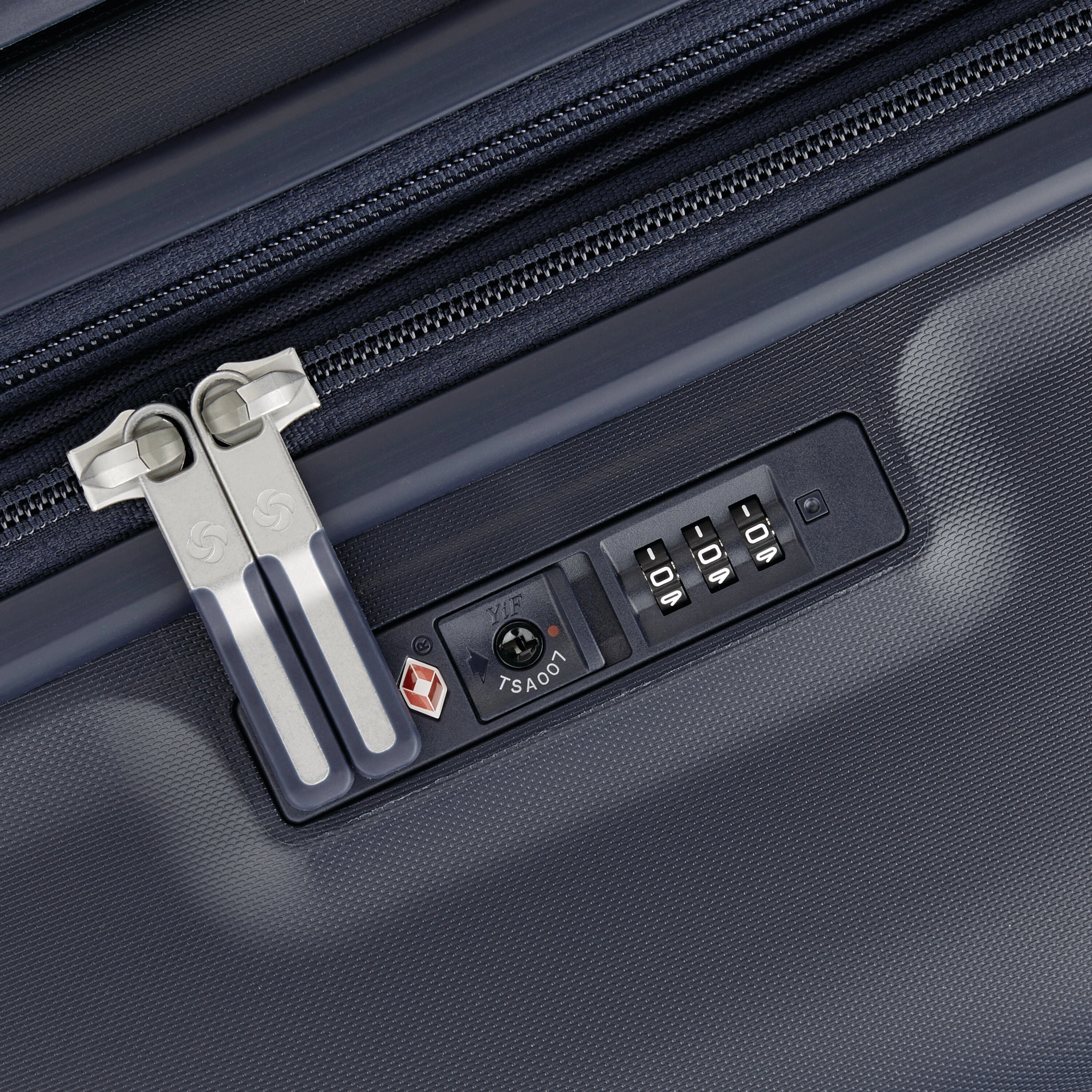Samsonite Elevation? Plus Medium Glider Spinner
