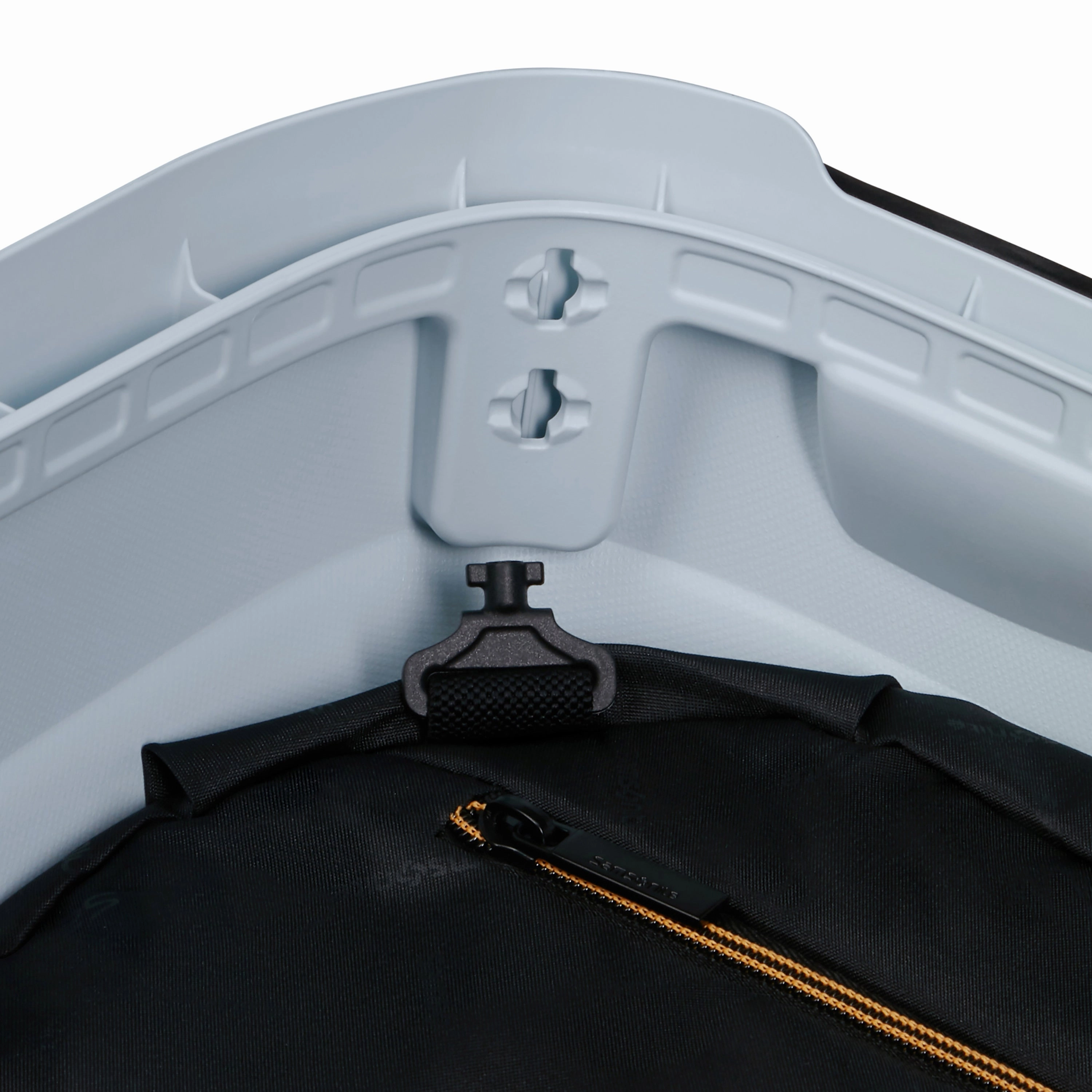 Samsonite Essens Spinner Medium Luggage