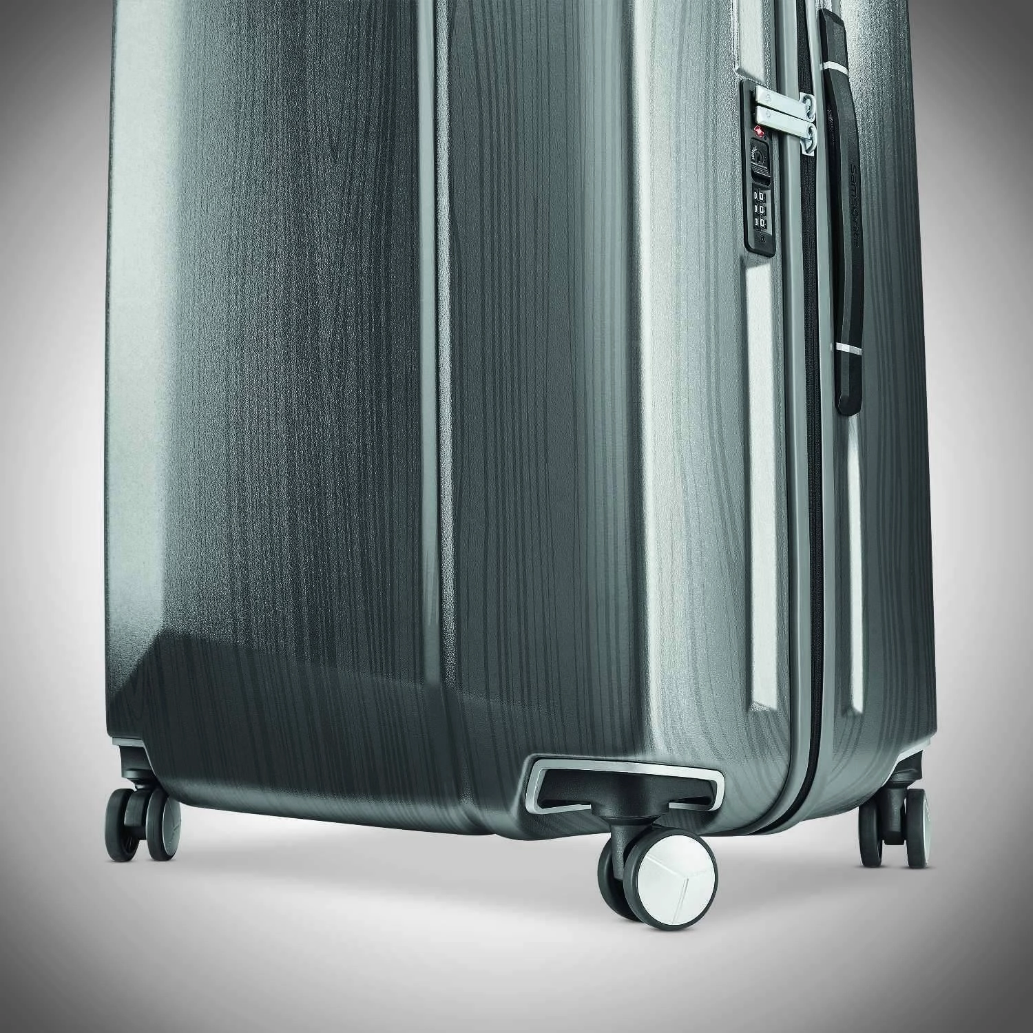 Samsonite Etude 20" 4-Wheel Carry-On Luggage