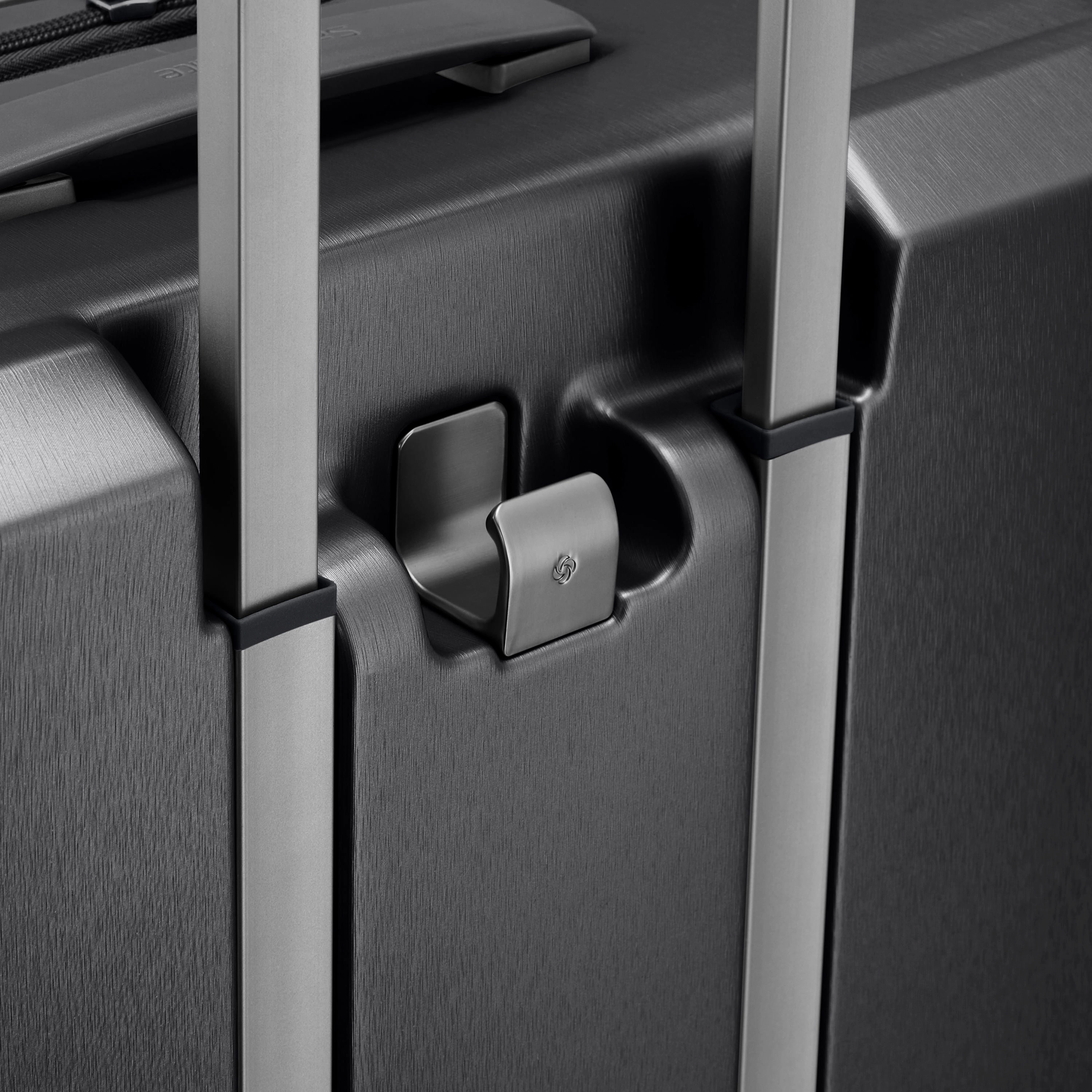 Samsonite Evoa Z Expandable Spinner Large 30" Luggage