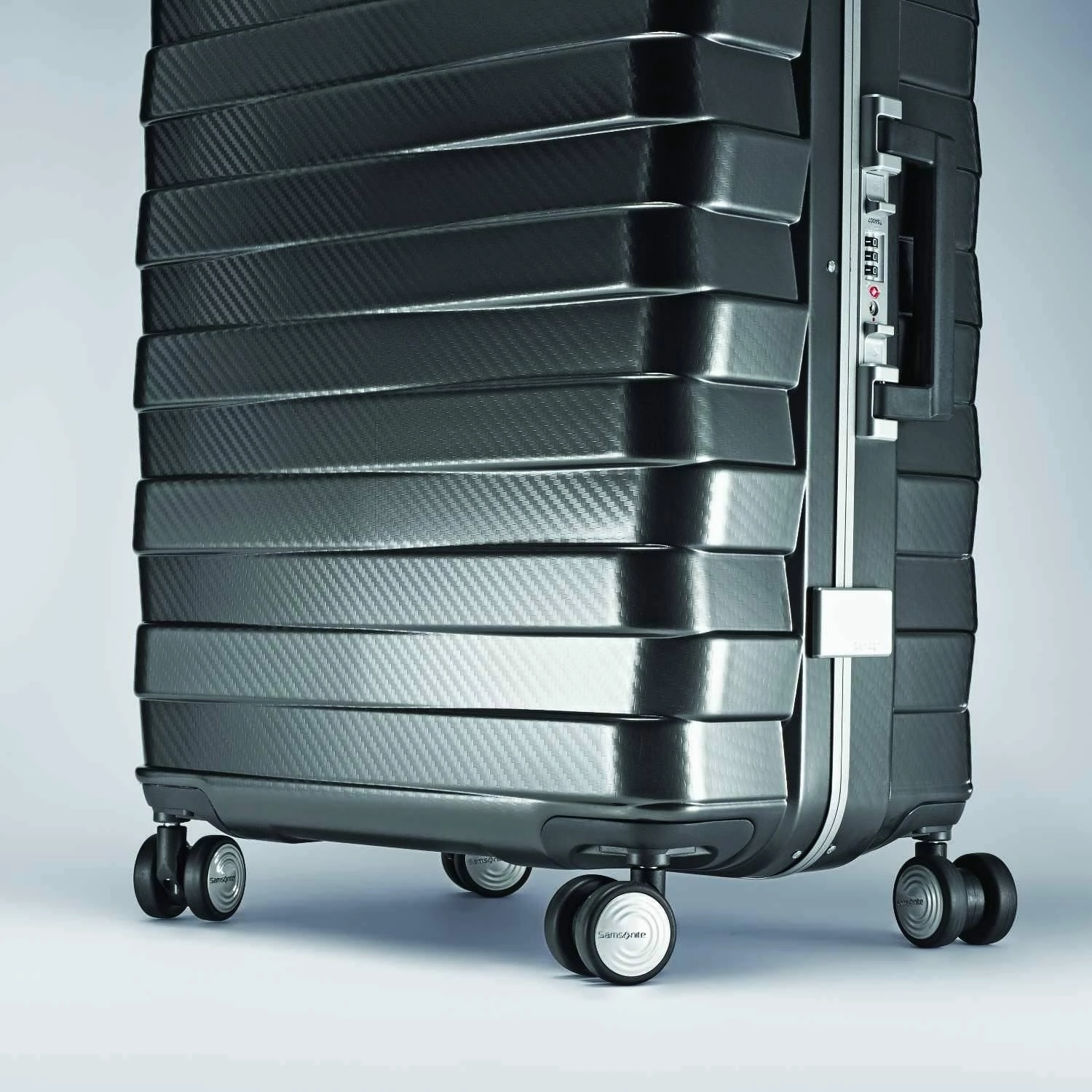 Samsonite Framelock 25" 4-Wheel Medium Luggage