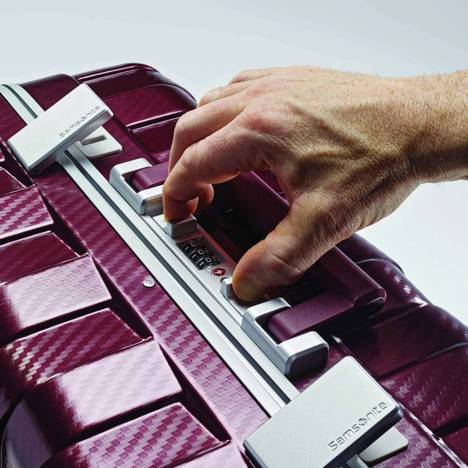 Samsonite Framelock 25" 4-Wheel Medium Luggage
