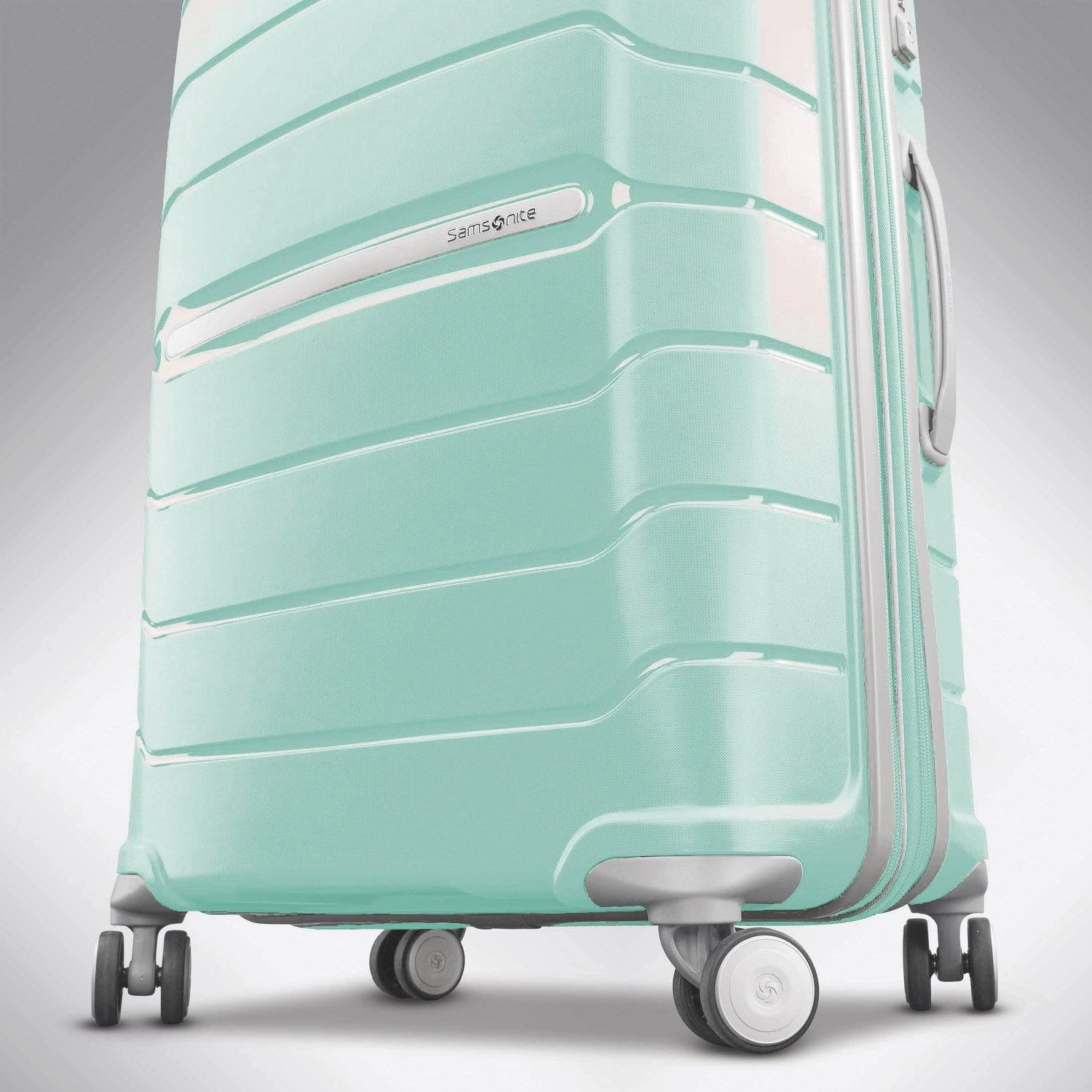 Samsonite Freeform 21" 4-Wheel Carry-On Luggage