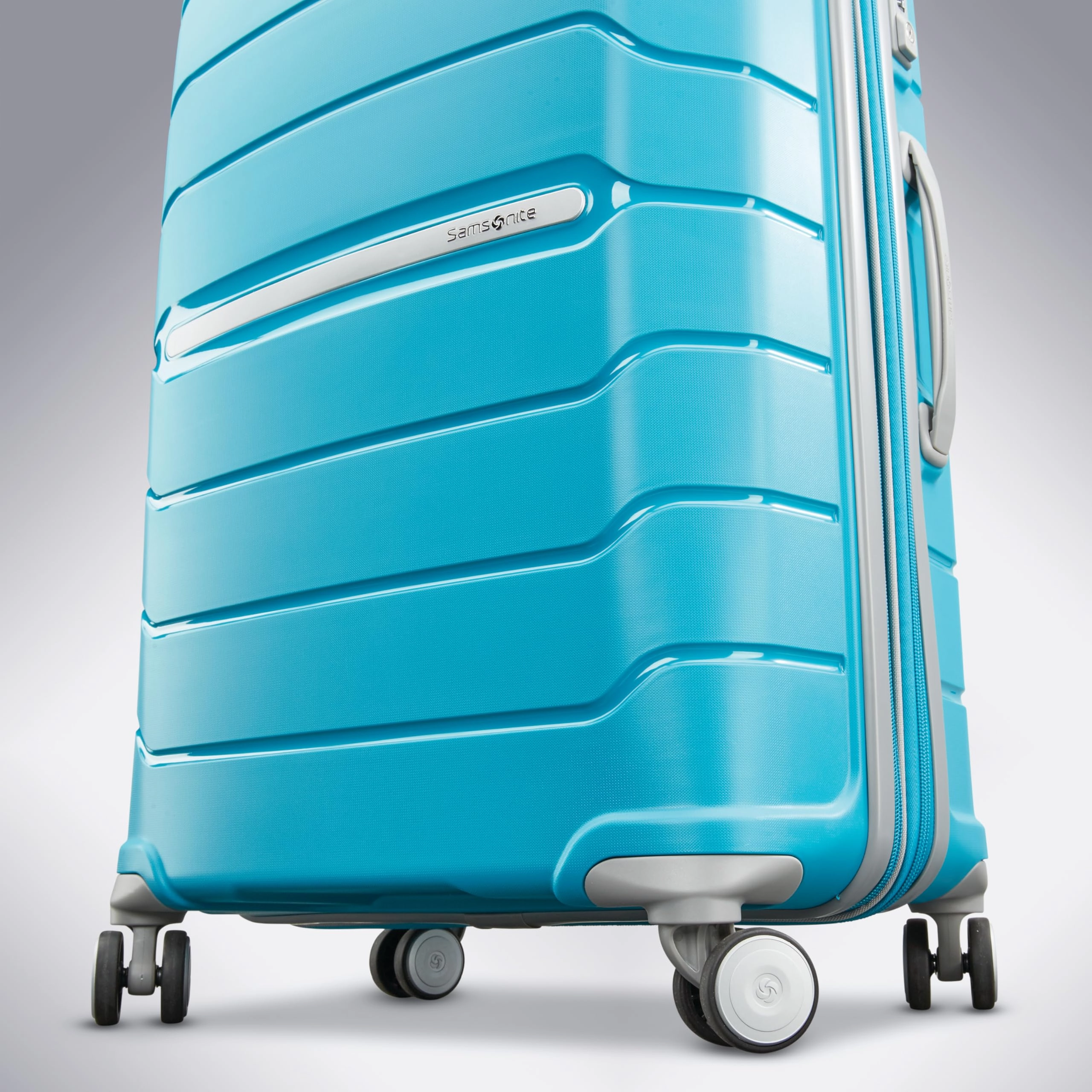 Samsonite Freeform 21" 4-Wheel Carry-On Luggage