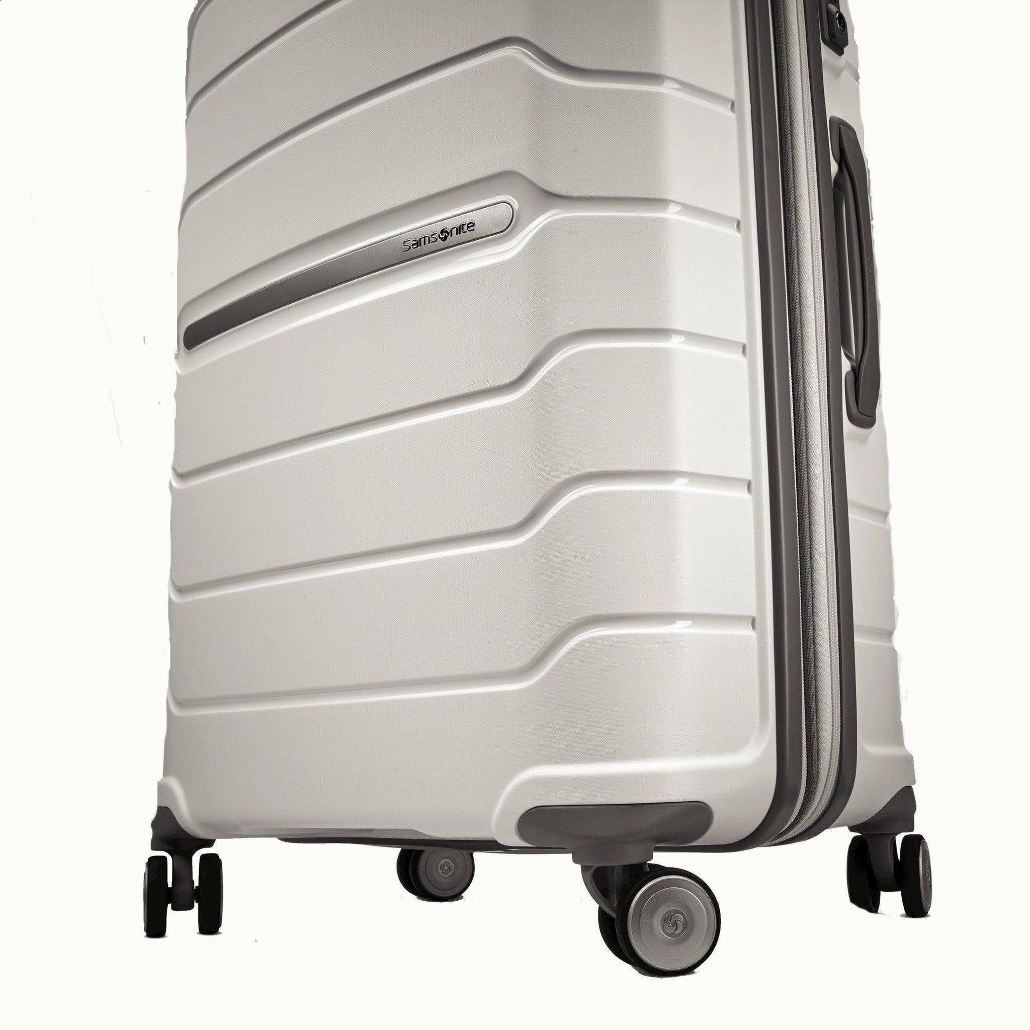 Samsonite Freeform 21" Carry-On Spinner
