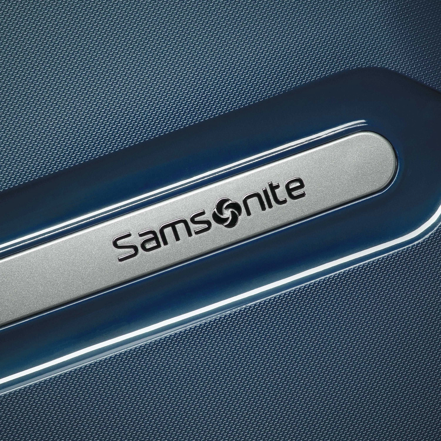 Samsonite Freeform 24" 4-Wheel Medium Luggage