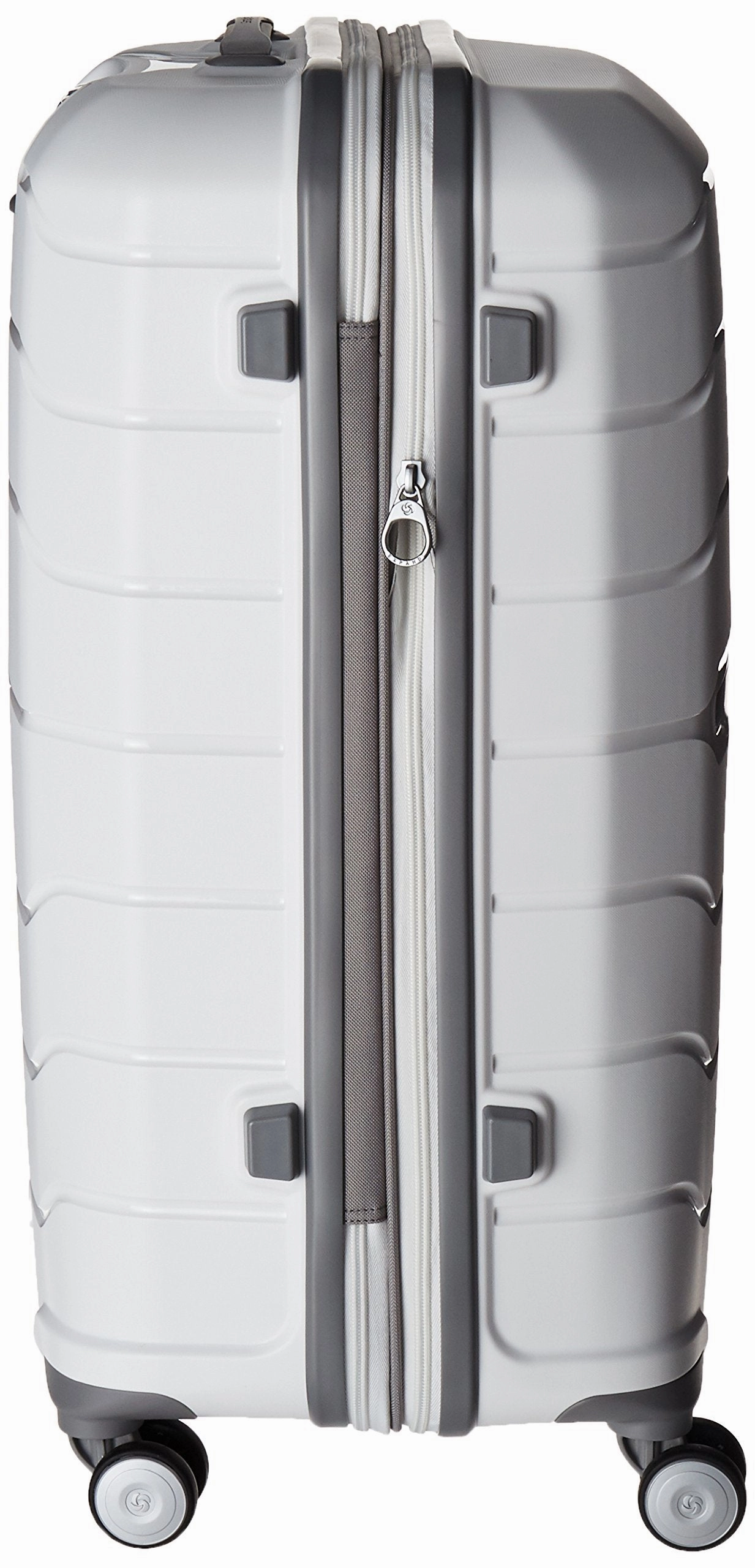 Samsonite Freeform 24" 4-Wheel Medium Luggage