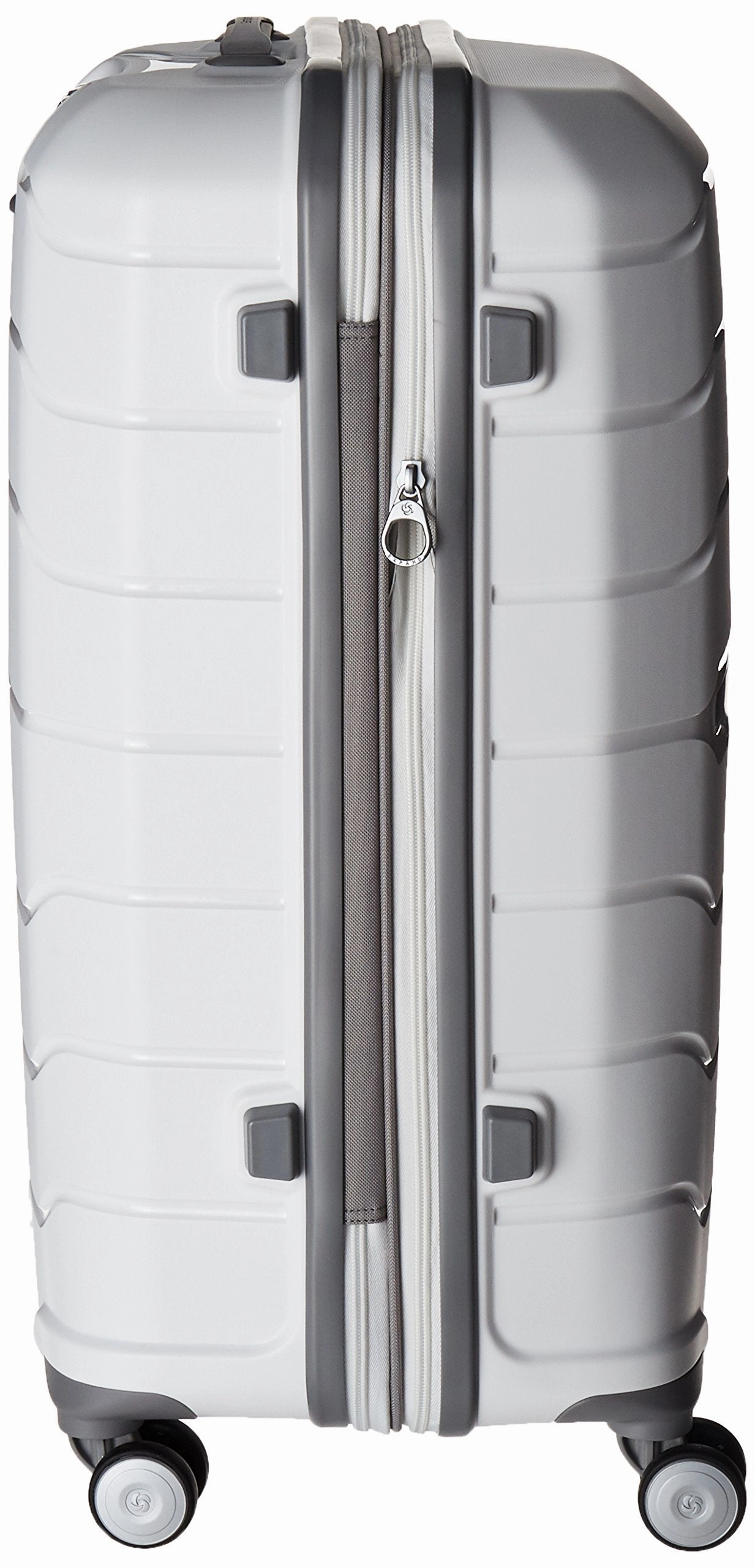 Samsonite Freeform 24" 4-Wheel Medium Luggage