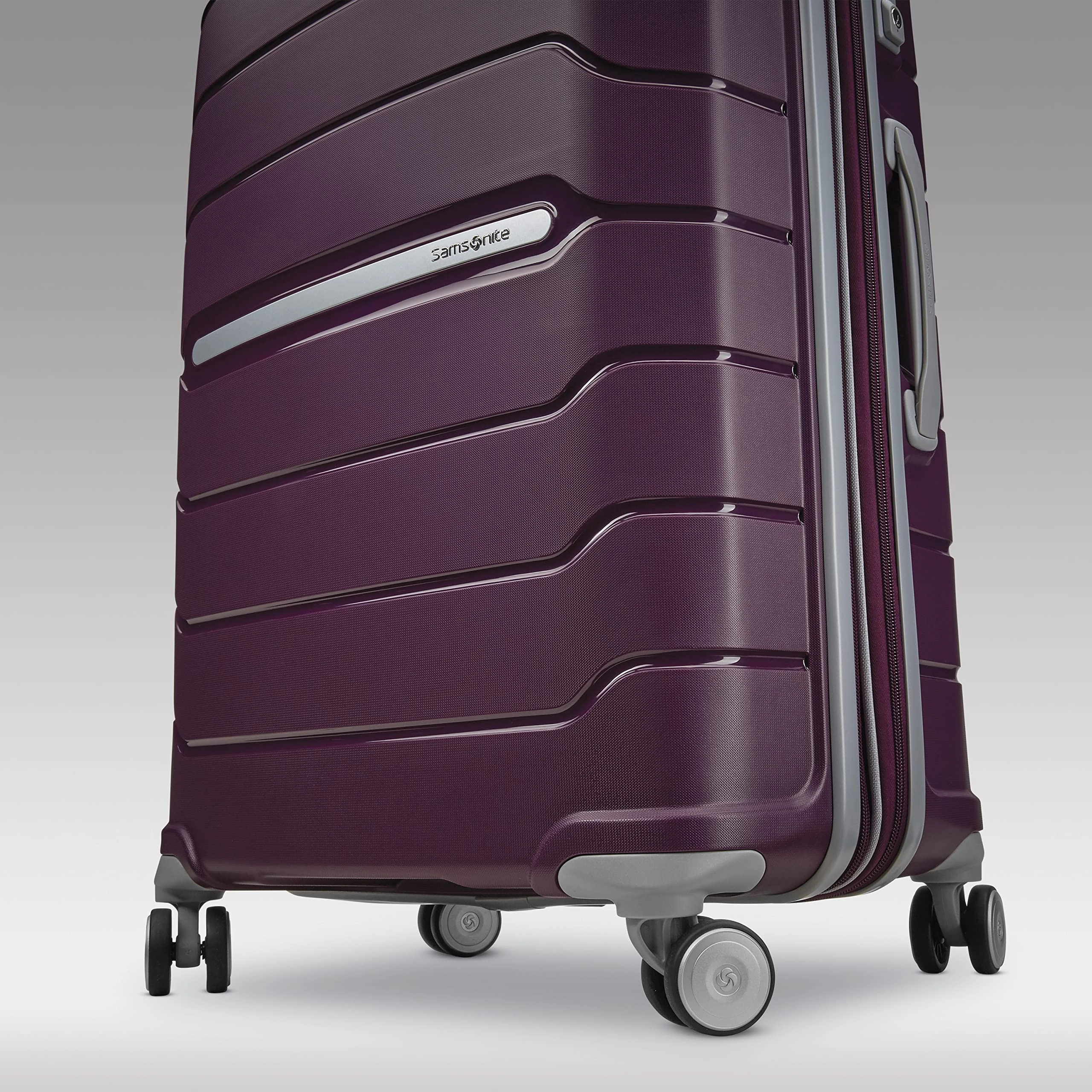 Samsonite Freeform 24" 4-Wheel Medium Luggage
